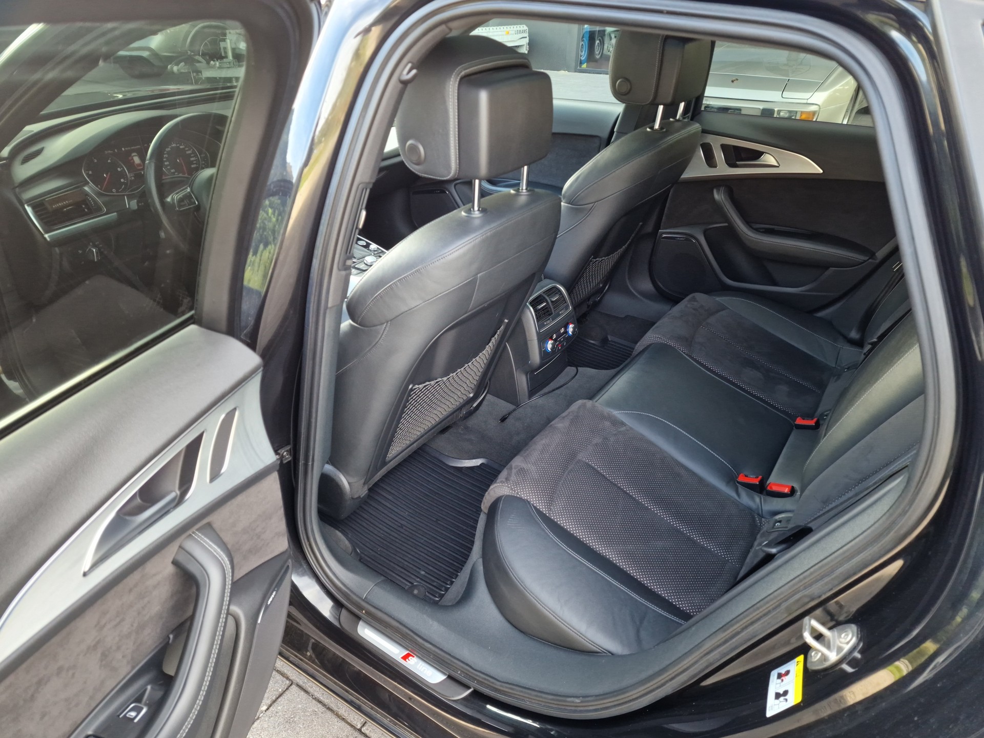 AUDI A6 Avant 3.0 TDI V6 quattro S-tronic-image-9