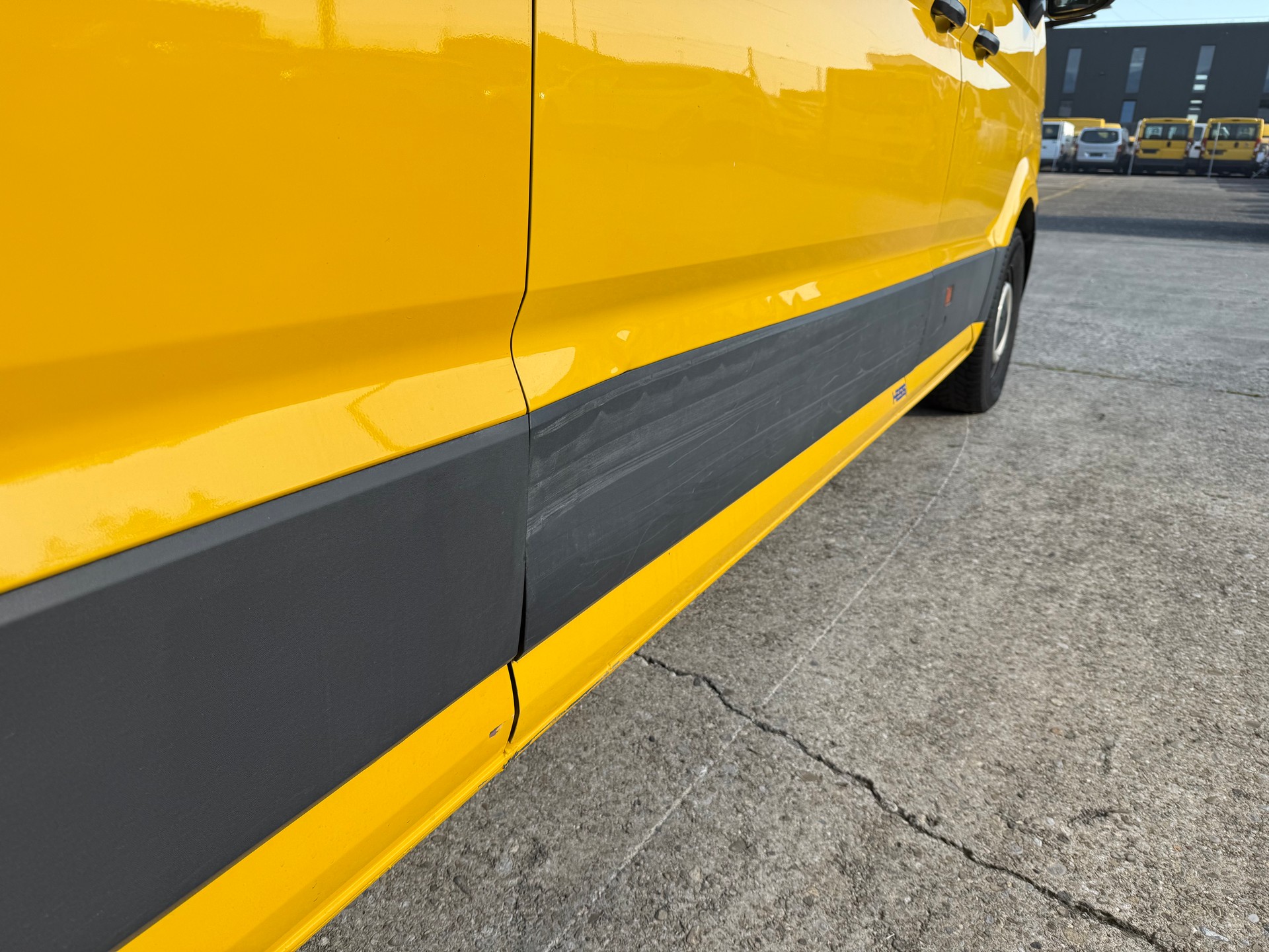 VW Crafter 35 2.0 TDI L4 4Motion-image-3