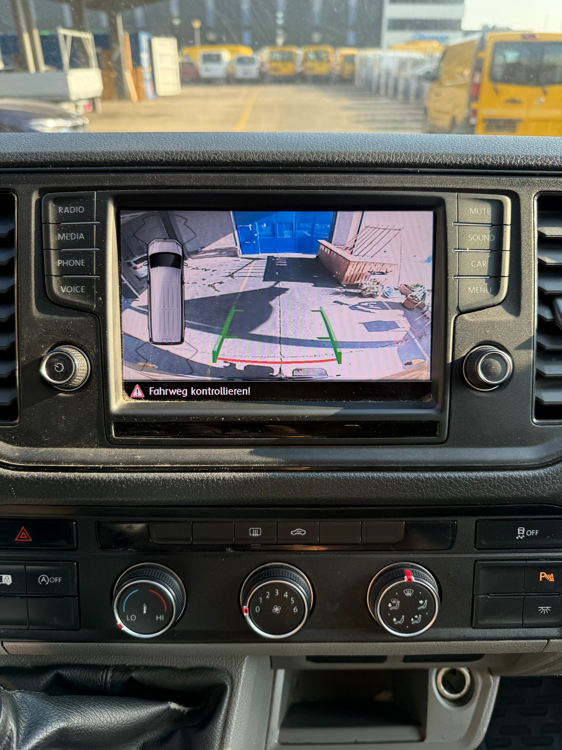 VW Crafter 35 2.0 TDI L4 4Motion-image-11