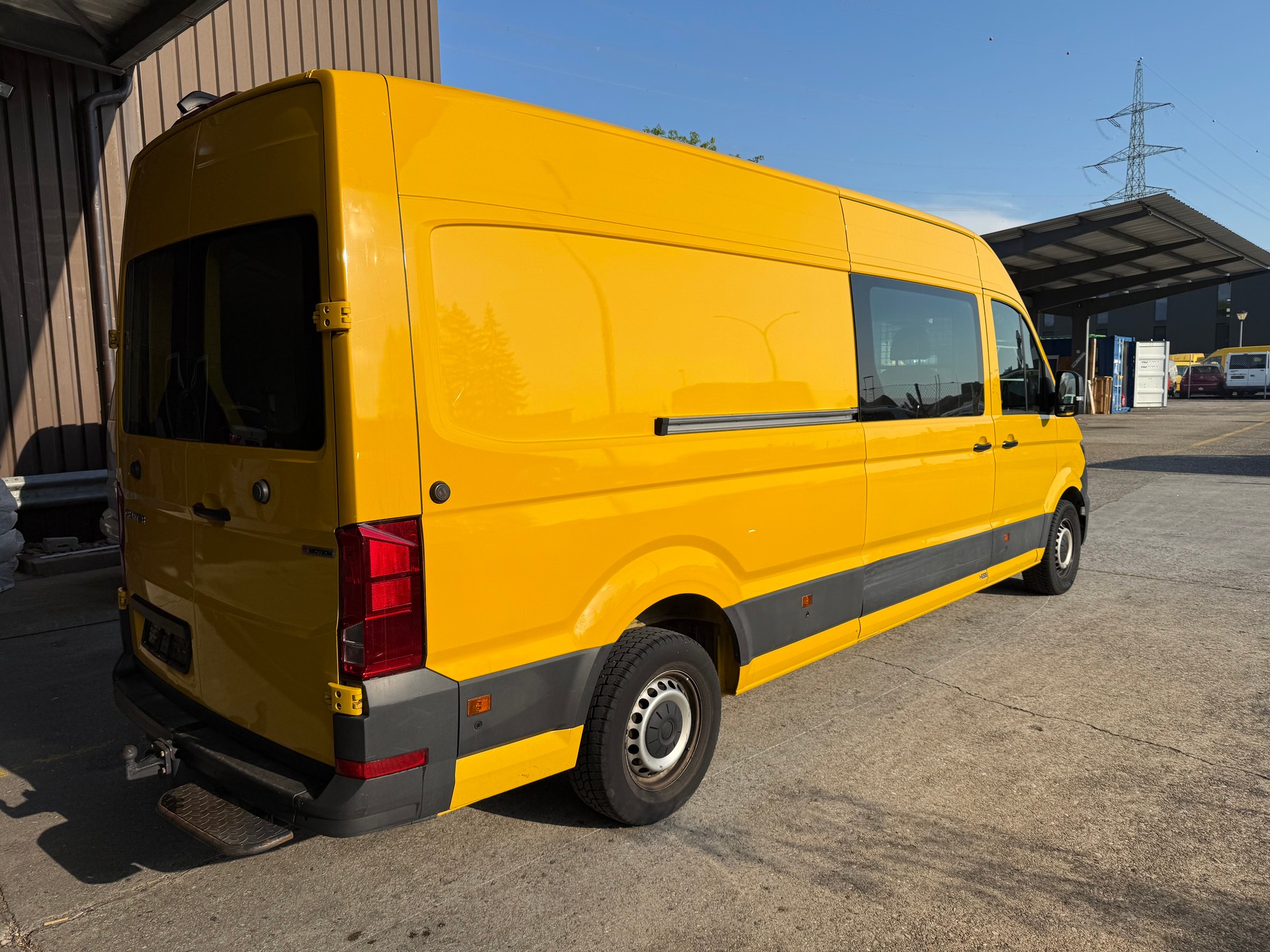 VW Crafter 35 2.0 TDI L4 4Motion-image-2