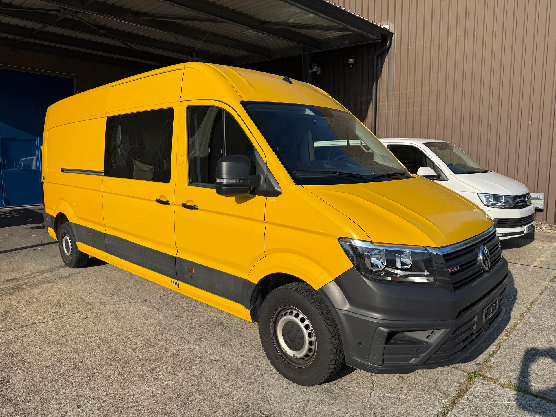 VW Crafter 35 2.0 TDI L4 4Motion-image-1