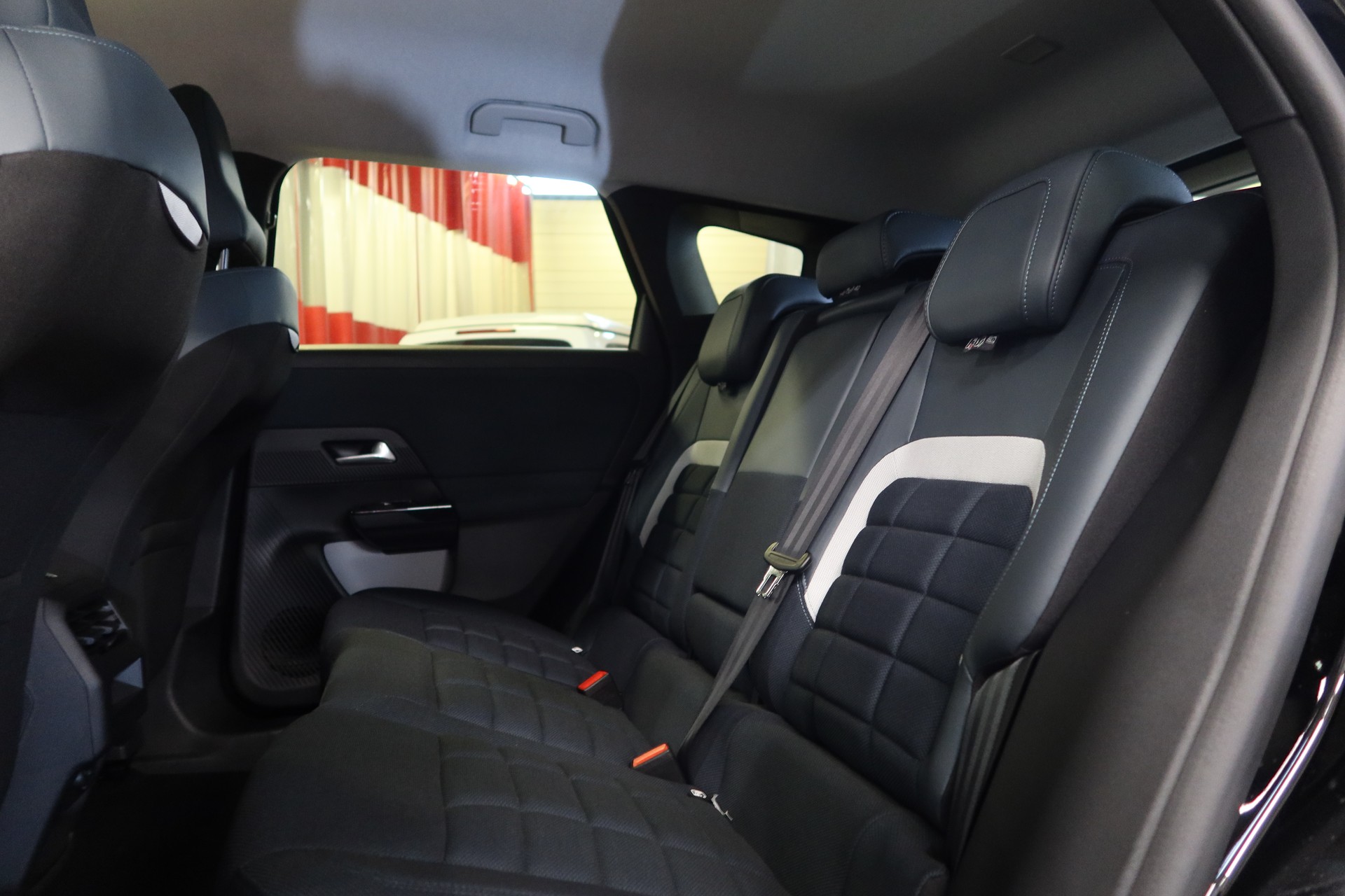 CITROEN E-C5 Aircross 73 kWh Plus-image-13