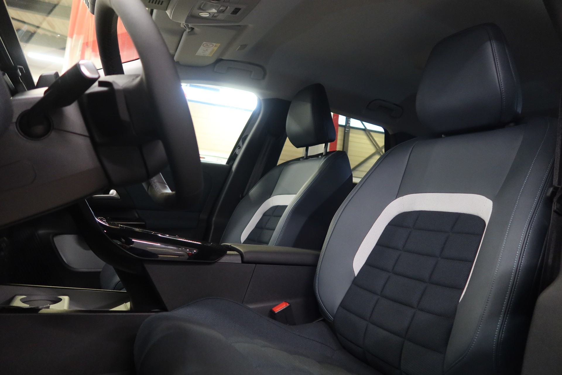 CITROEN E-C5 Aircross 73 kWh Plus-image-12