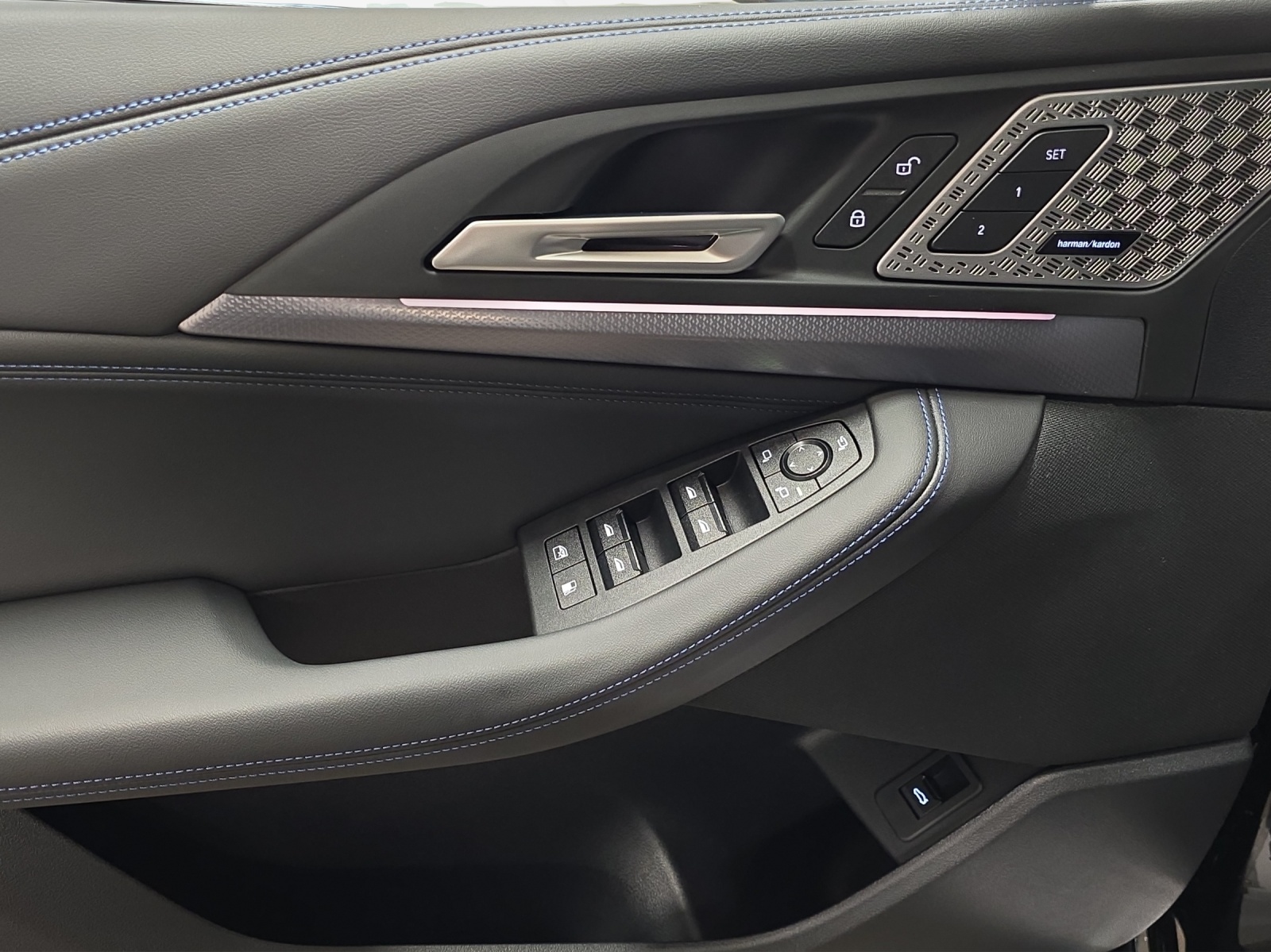 BMW 230e xDrive Active Tourer M Sport-image-11