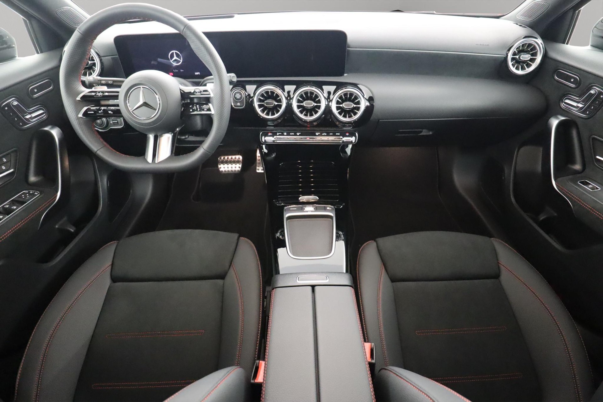 MERCEDES-BENZ A 220 4Matic-image-3