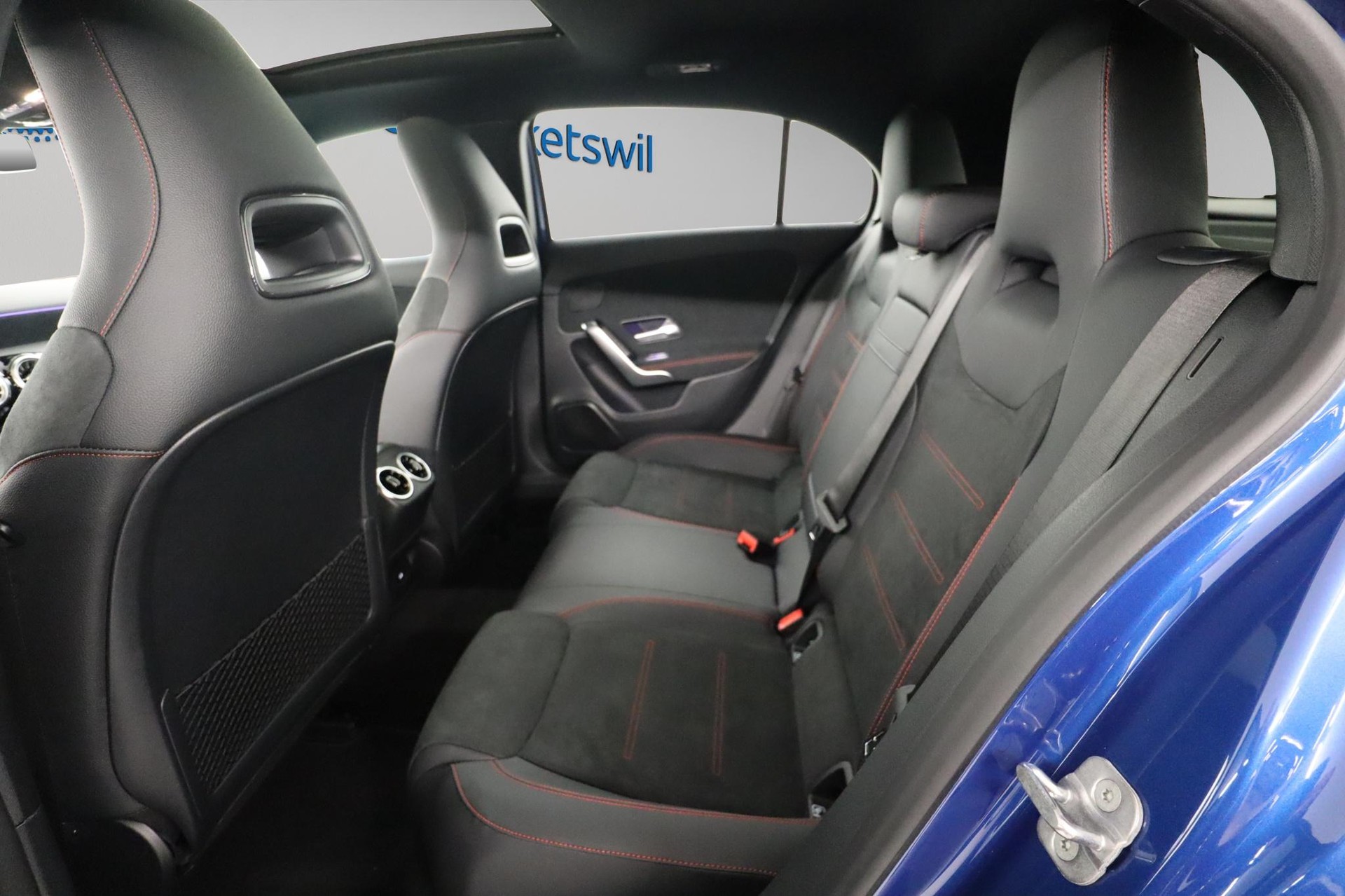 MERCEDES-BENZ A 220 4Matic-image-7