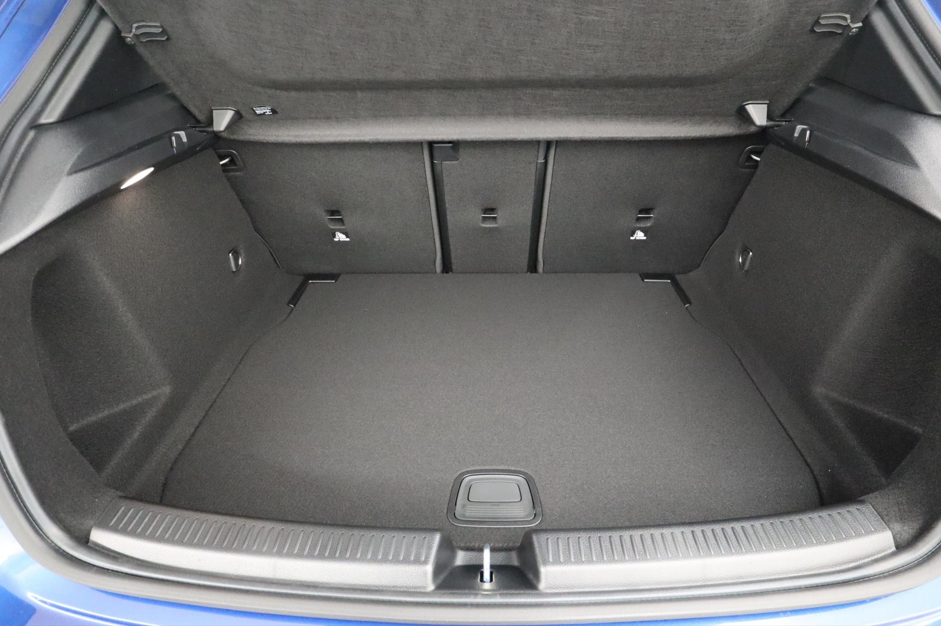 MERCEDES-BENZ A 220 4Matic-image-4