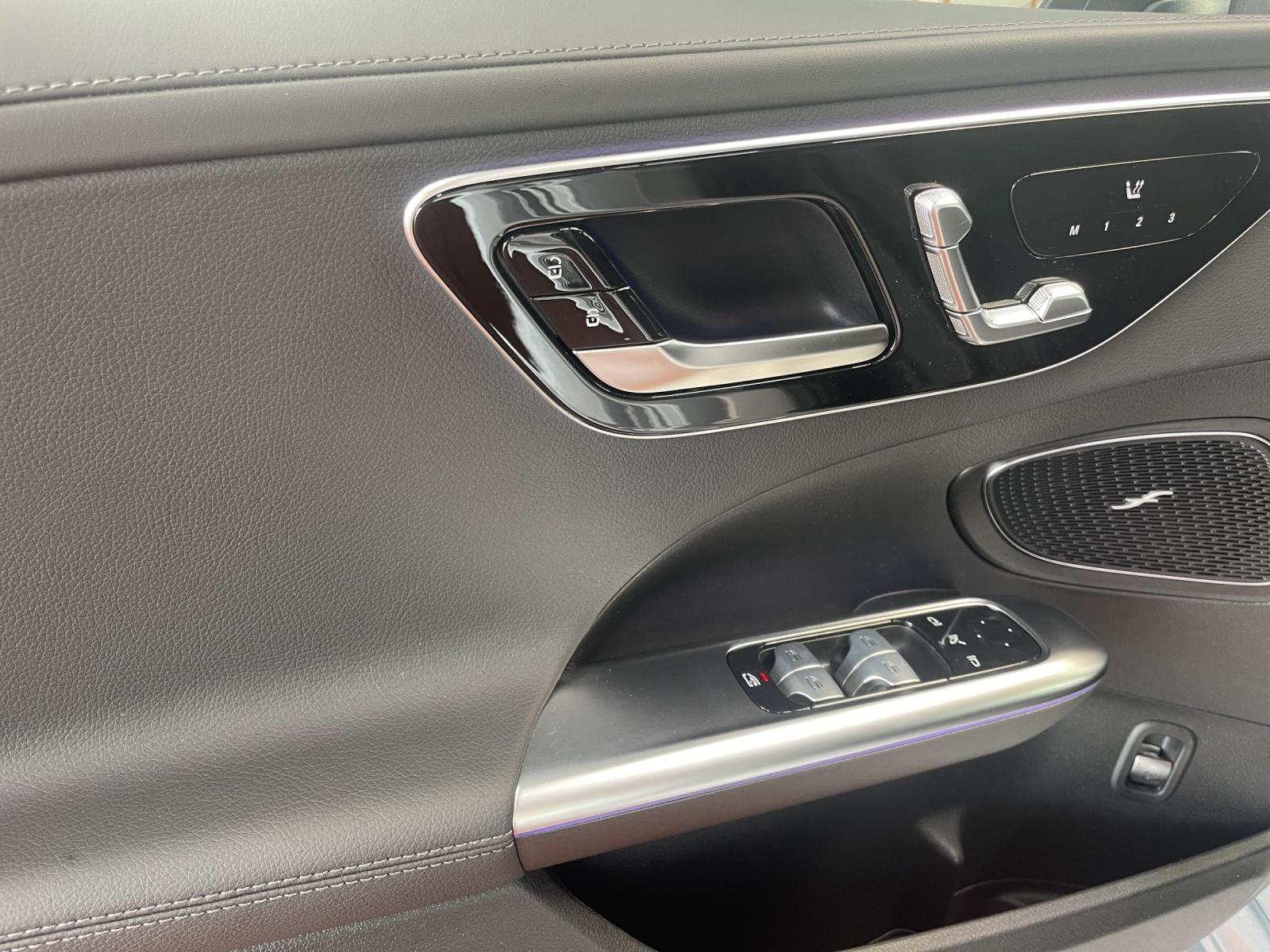 MERCEDES-BENZ C 220 d 4MATIC T-Modell Swiss Star AMG Line-image-7
