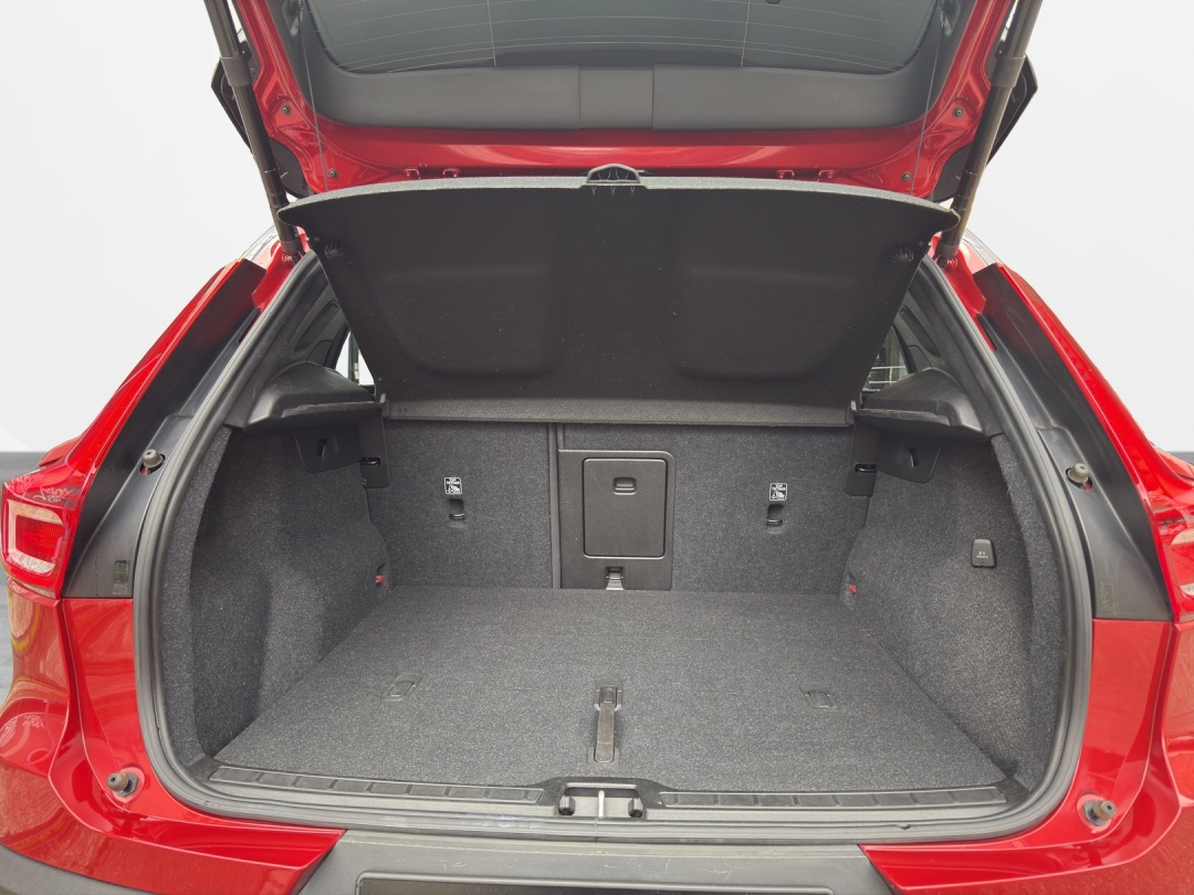 VOLVO XC40 B4 Benzin Mild Hybrid R-Design Geartronic-image-12