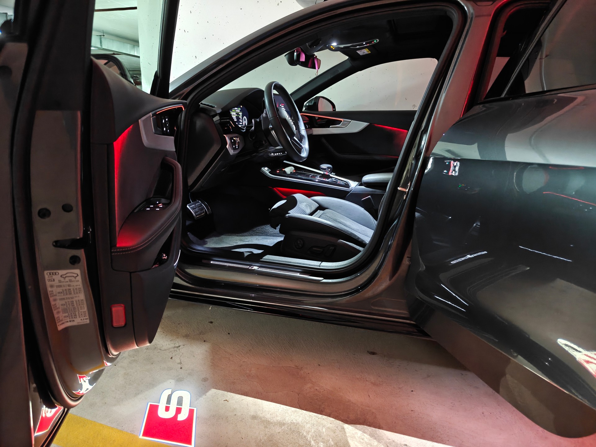 AUDI A4 Avant 40 TDI S line Attraction quattro S-tronic-image-12