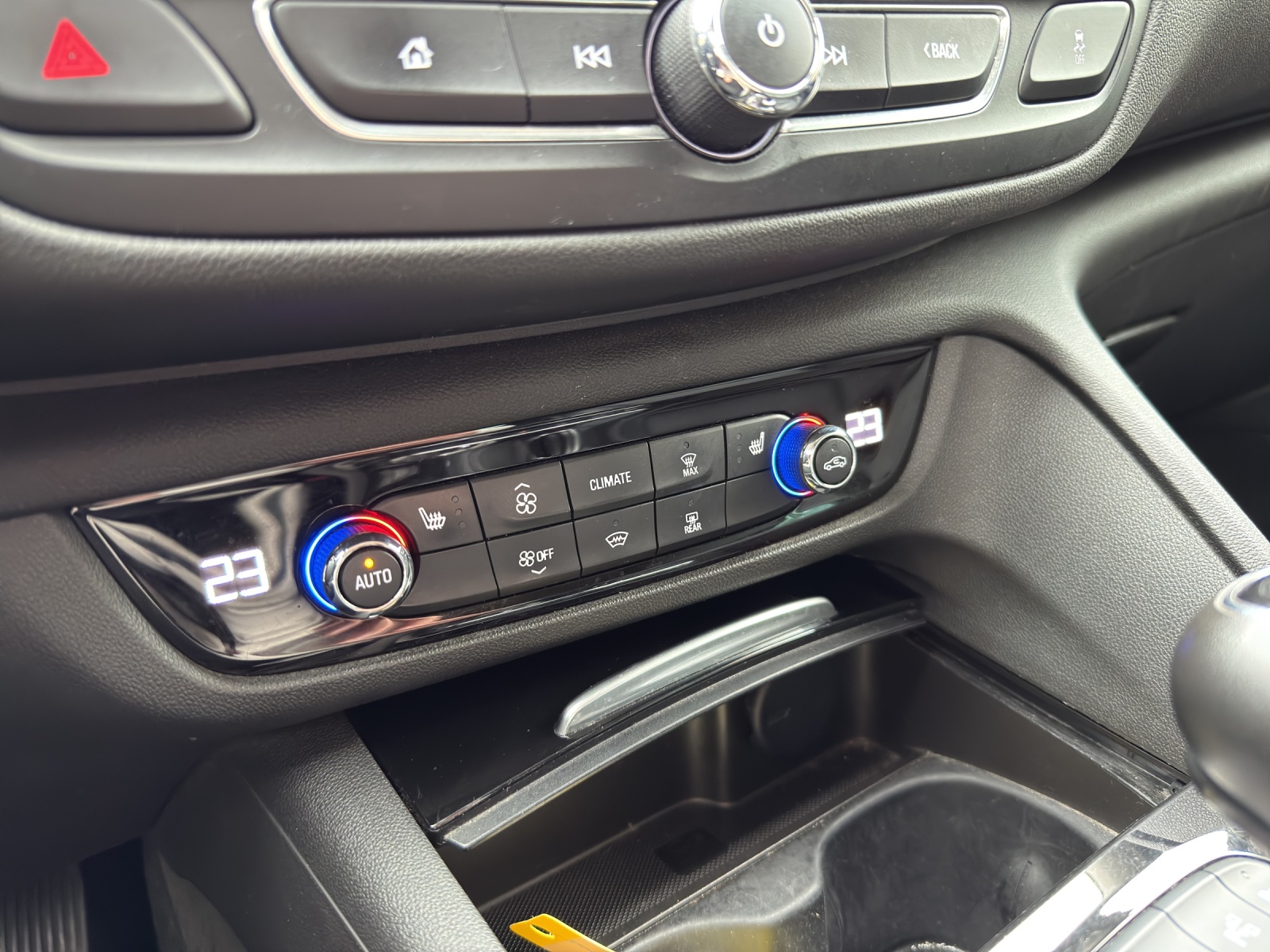 OPEL Insignia 1.5 T Sports Tourer Exclusive Automatic-image-11