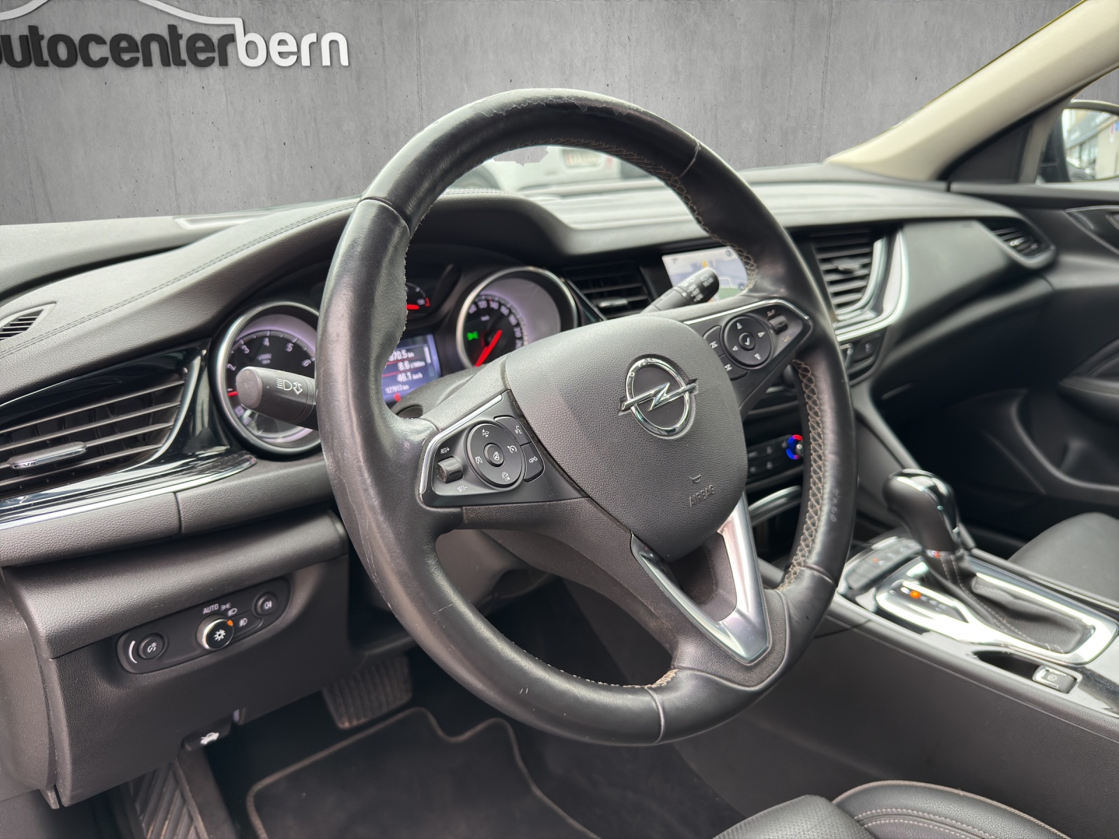 OPEL Insignia 1.5 T Sports Tourer Exclusive Automatic-image-9