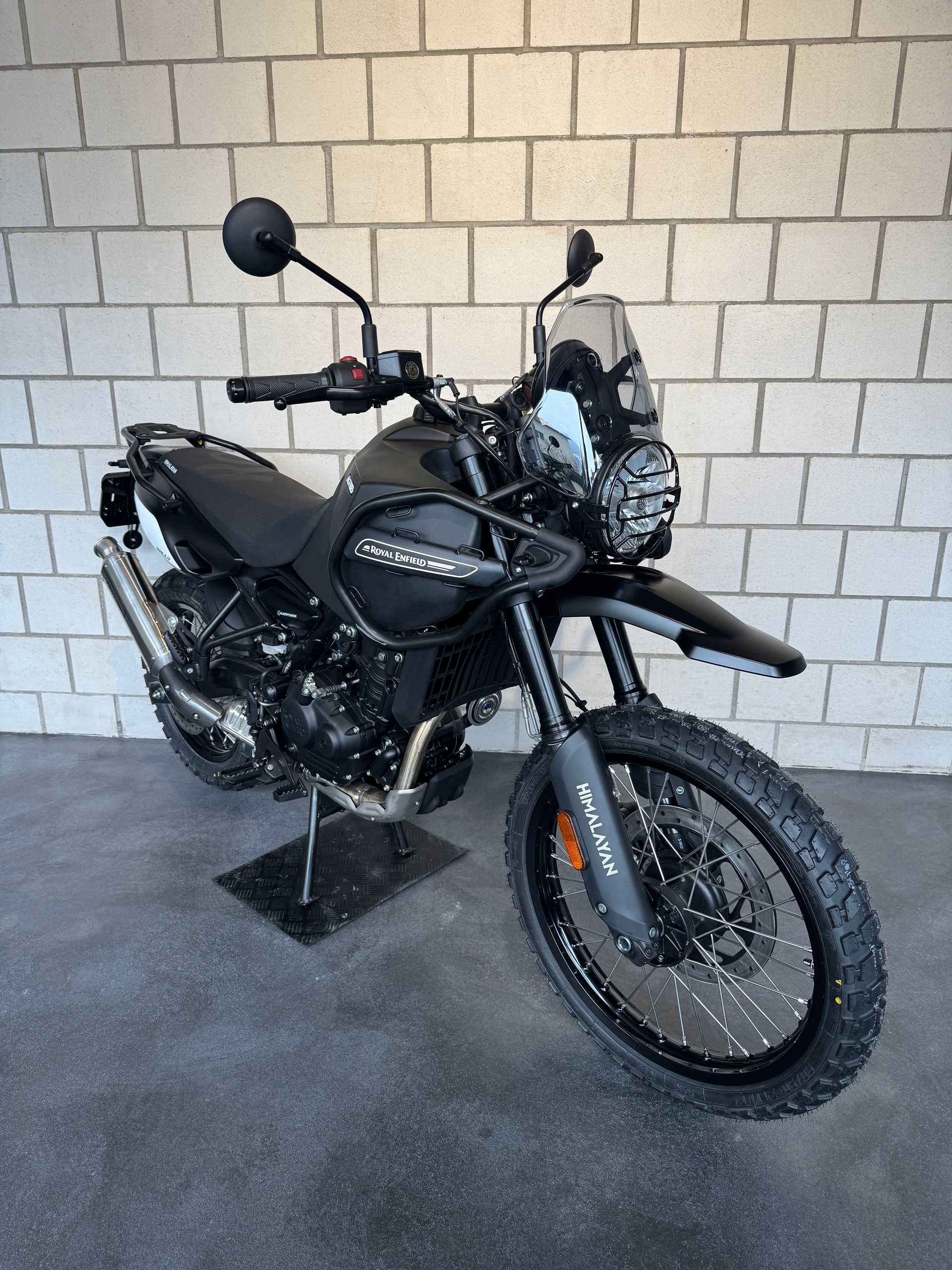 ROYAL ENFIELD Himalayan 452 Summit-showroom-element-1