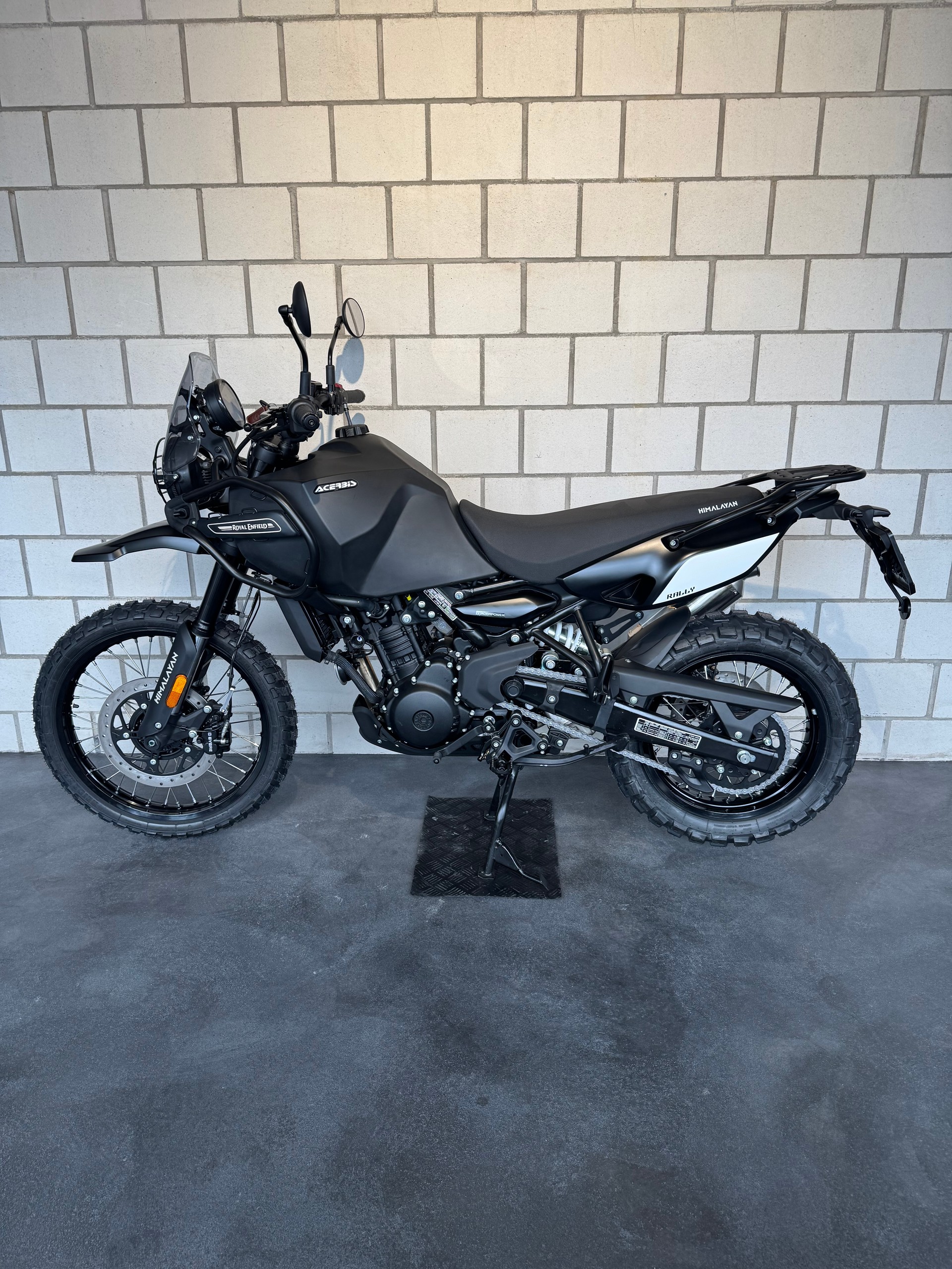 ROYAL ENFIELD Himalayan 452 Summit-showroom-element-3