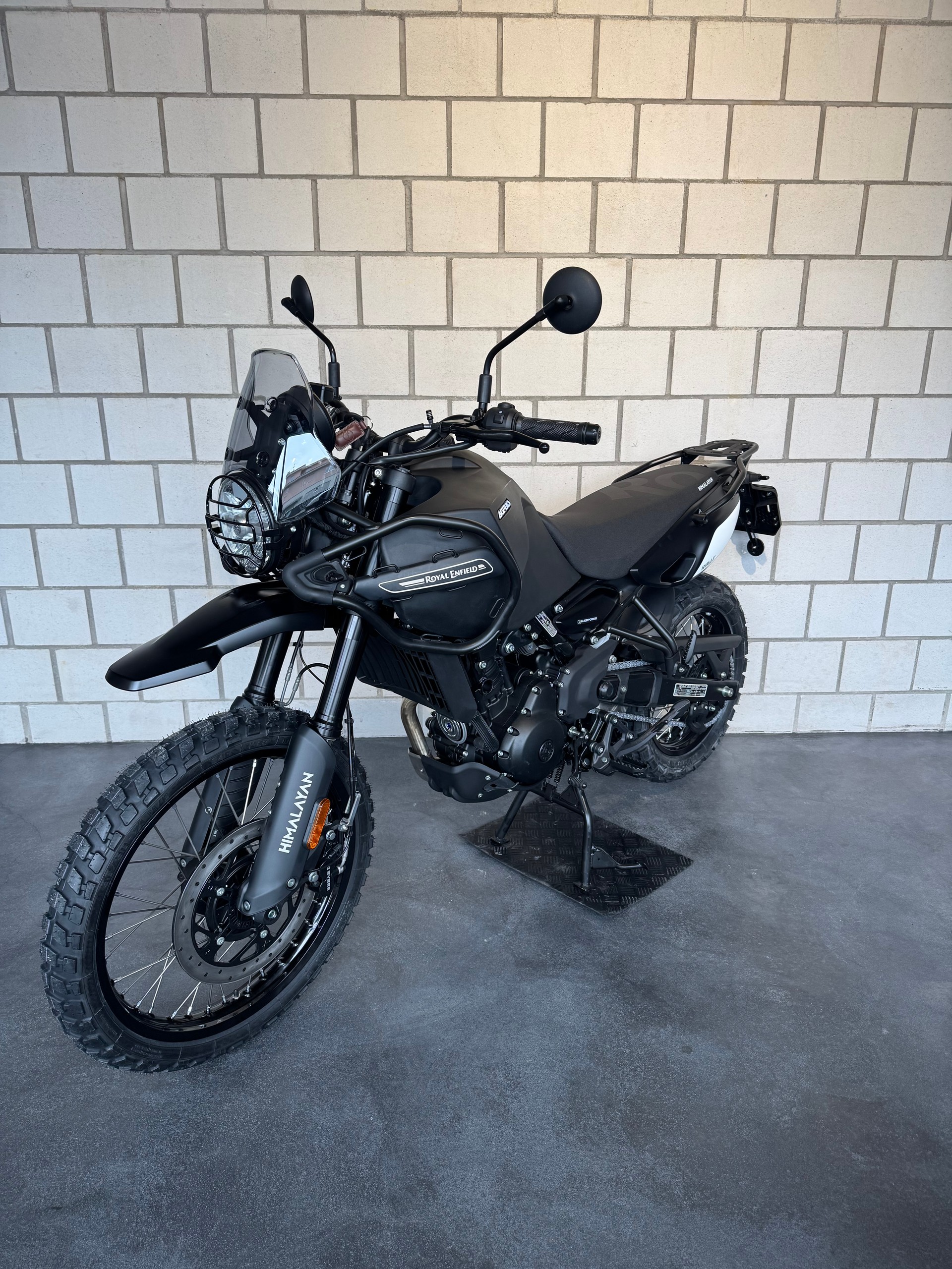 ROYAL ENFIELD Himalayan 452 Summit-showroom-element-2