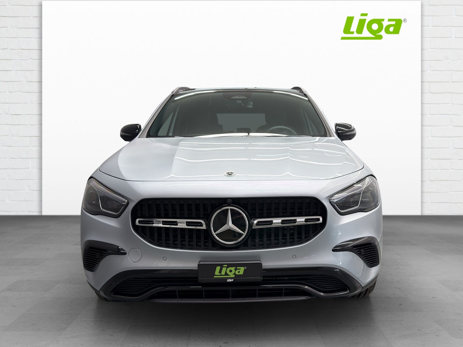 MERCEDES-BENZ GLA 200 Progressive Line Night Star-showroom-element-2