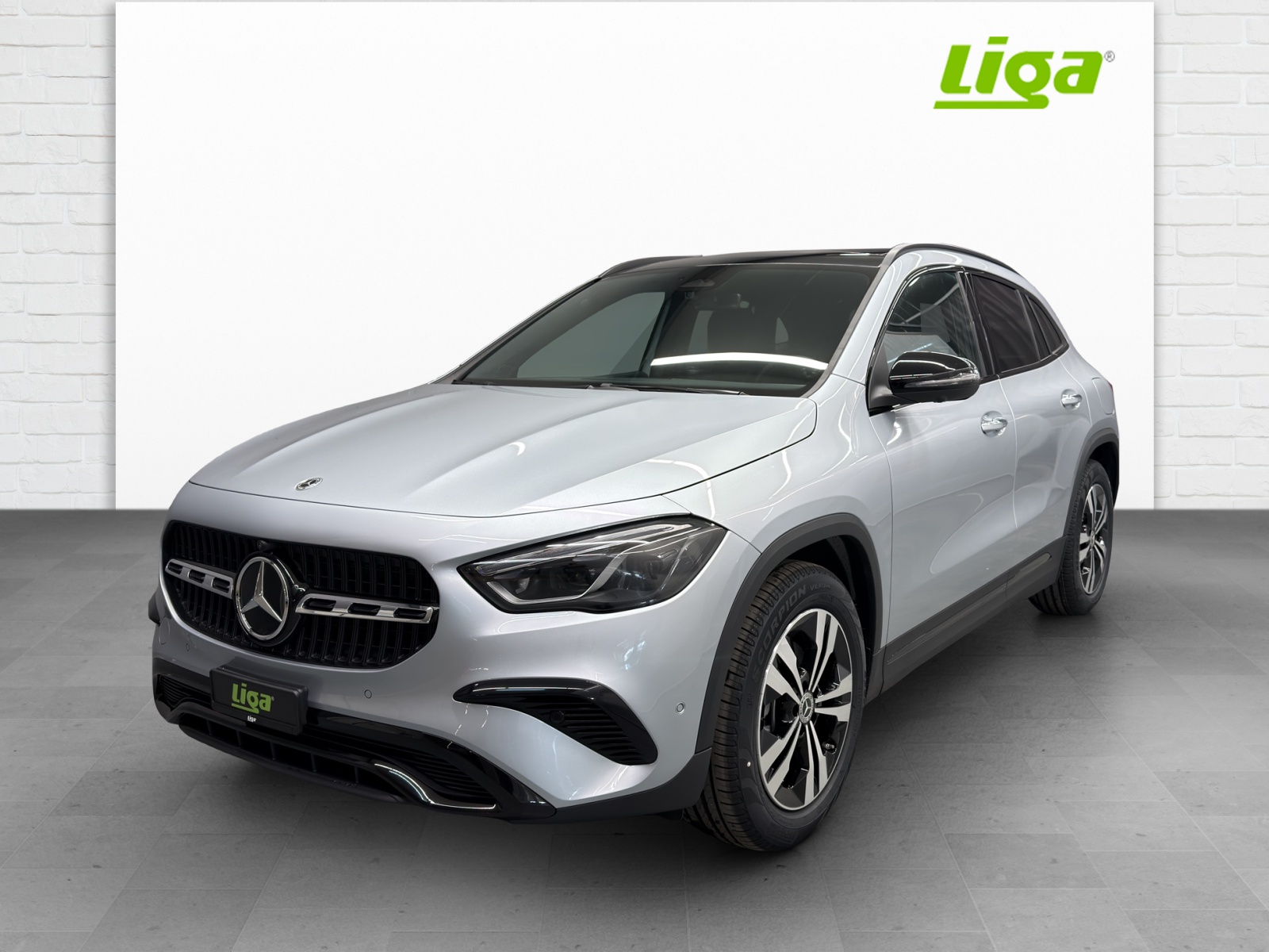 MERCEDES-BENZ GLA 200 Progressive Line Night Star-showroom-element-1