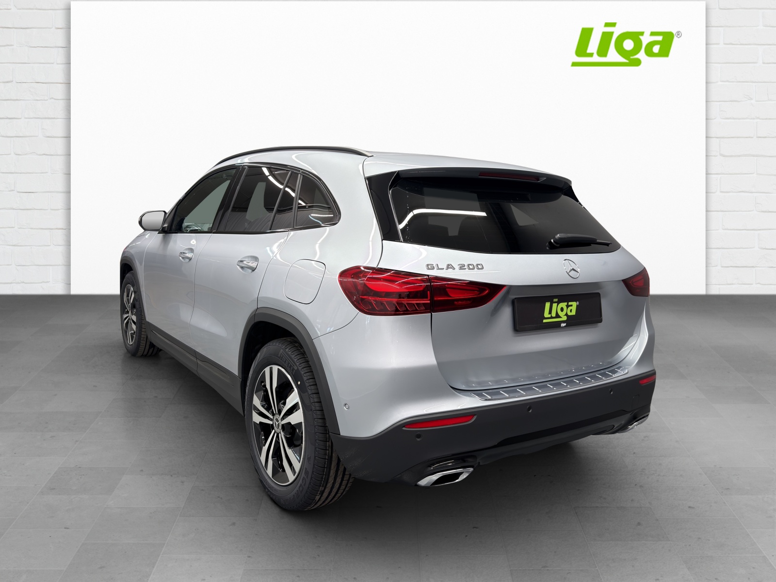 MERCEDES-BENZ GLA 200 Progressive Line Night Star-showroom-element-3