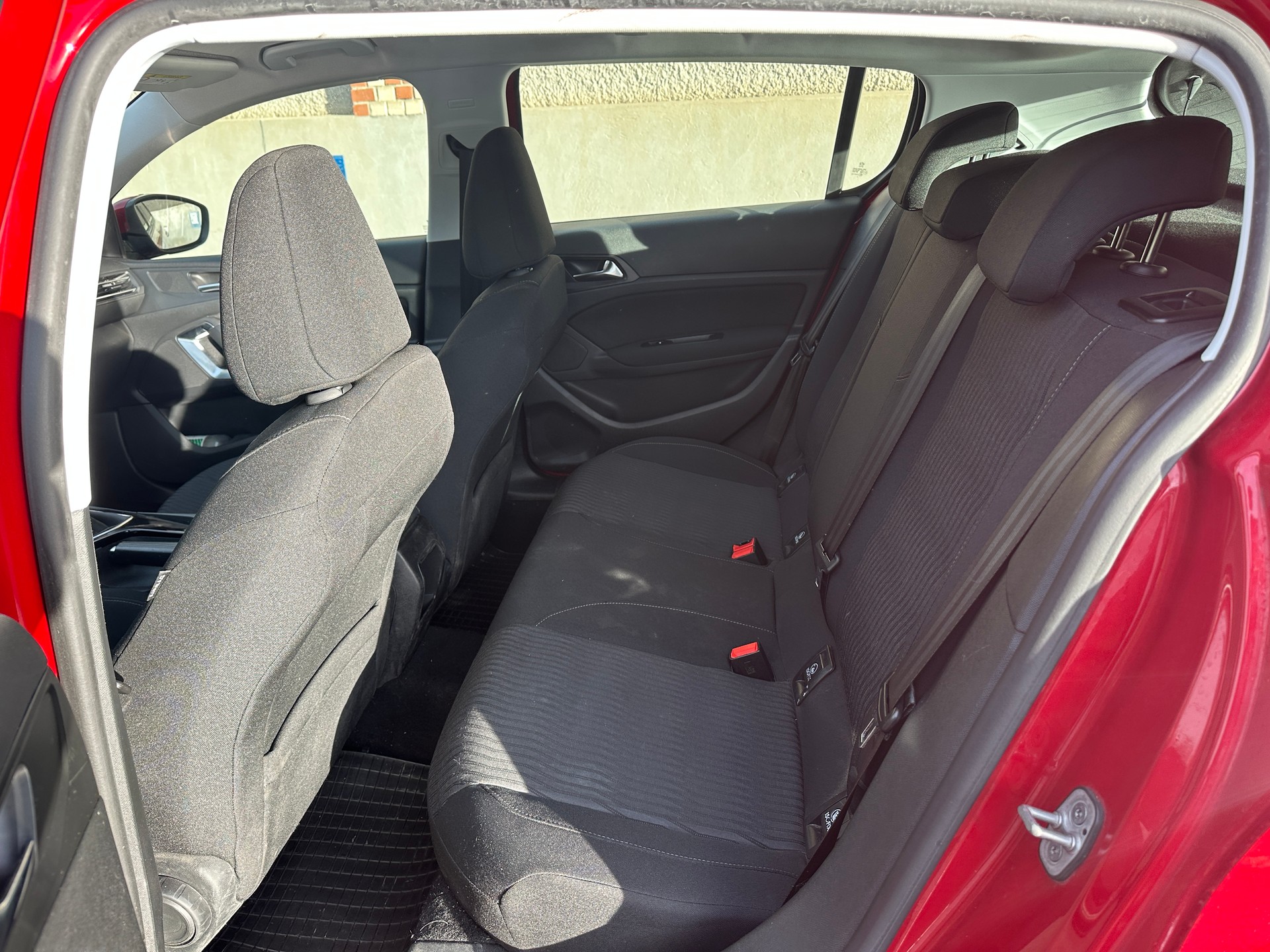 PEUGEOT 308 1.6 THP Allure-image-11