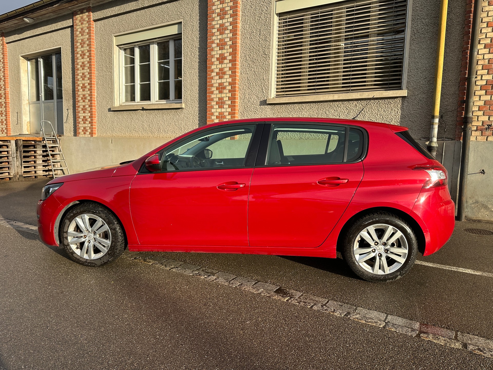 PEUGEOT 308 1.6 THP Allure-image-8