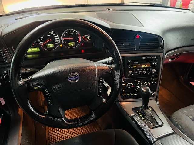 VOLVO V70 2.4 Bi-Fuel Kinetic-image-12