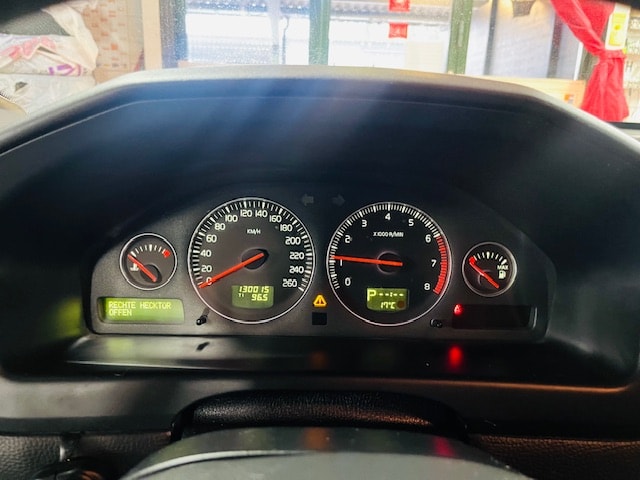 VOLVO V70 2.4 Bi-Fuel Kinetic-image-11