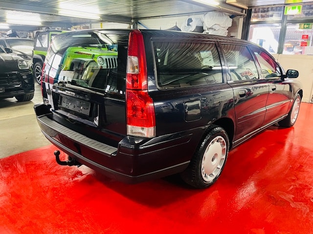 VOLVO V70 2.4 Bi-Fuel Kinetic-image-3