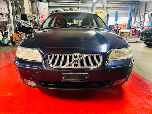 VOLVO V70 2.4 Bi-Fuel Kinetic-image-2