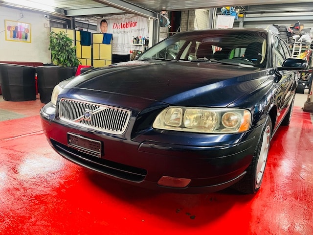 VOLVO V70 2.4 Bi-Fuel Kinetic-image-0