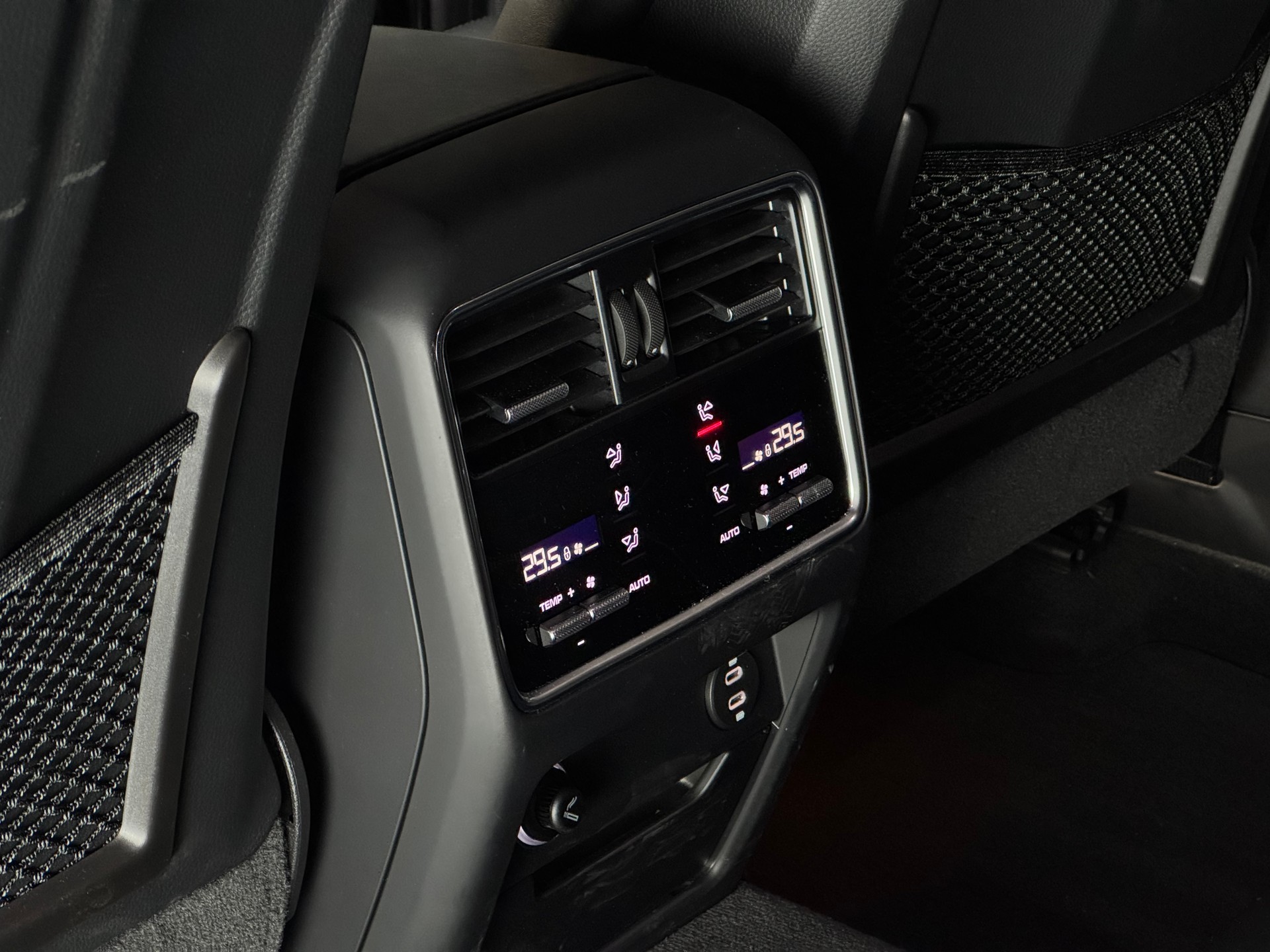 PORSCHE Cayenne E-Hybrid-image-10
