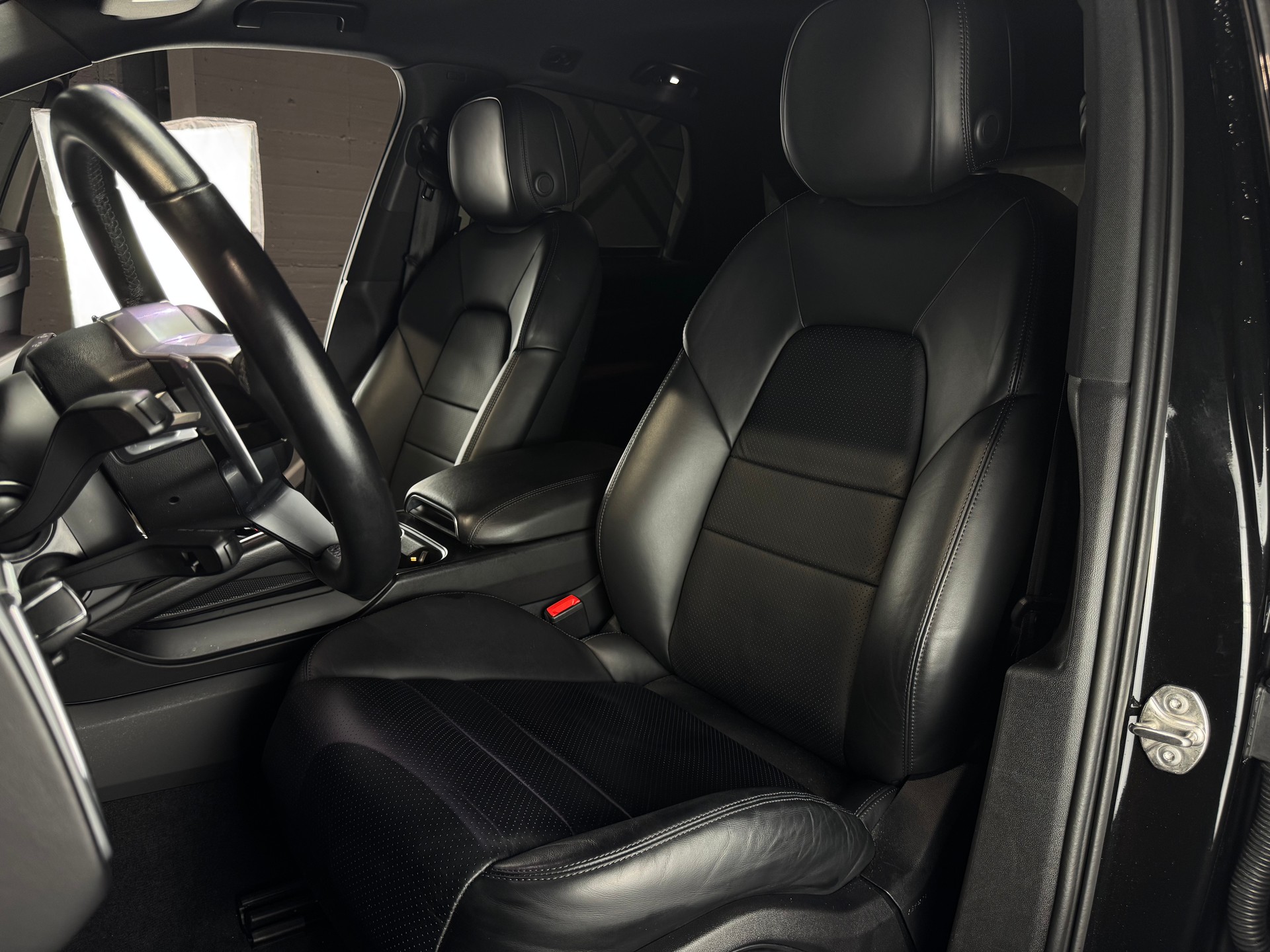PORSCHE Cayenne E-Hybrid-image-2