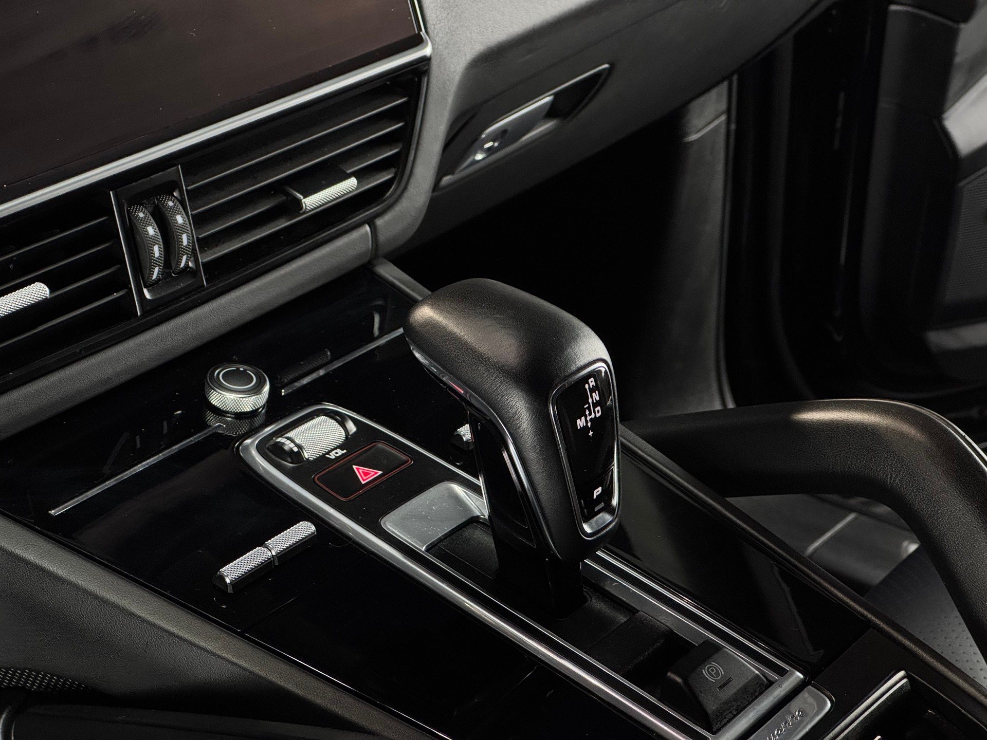 PORSCHE Cayenne E-Hybrid-image-8