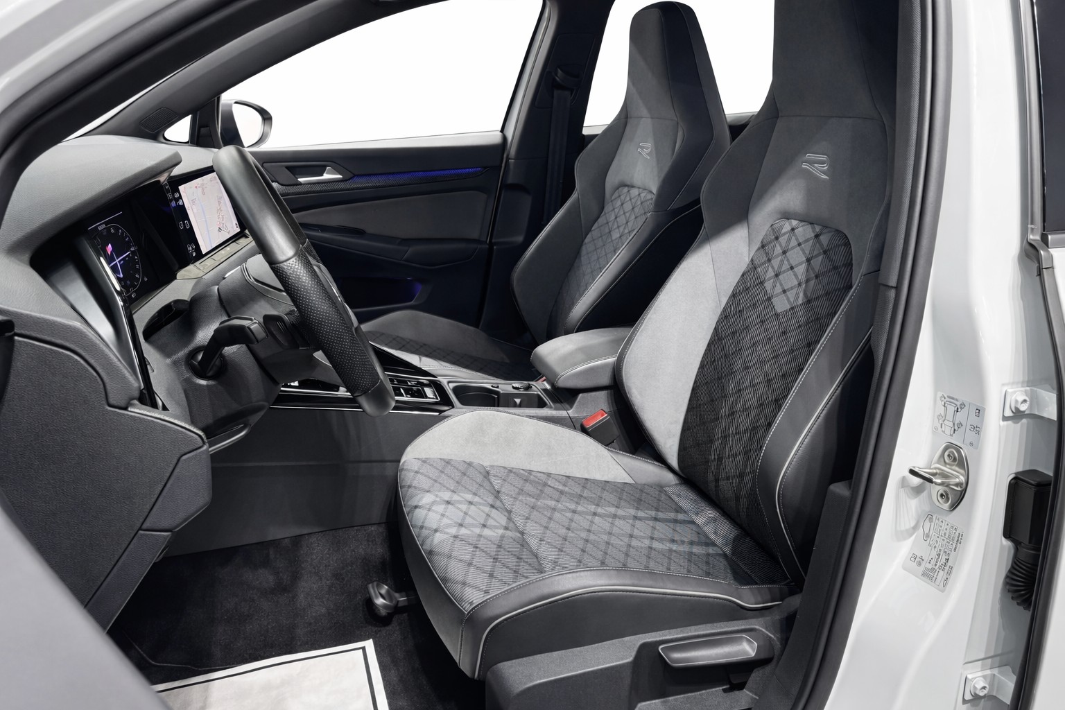 VW Golf 2.0 TDI R-Line DSG * Black Style *-image-10