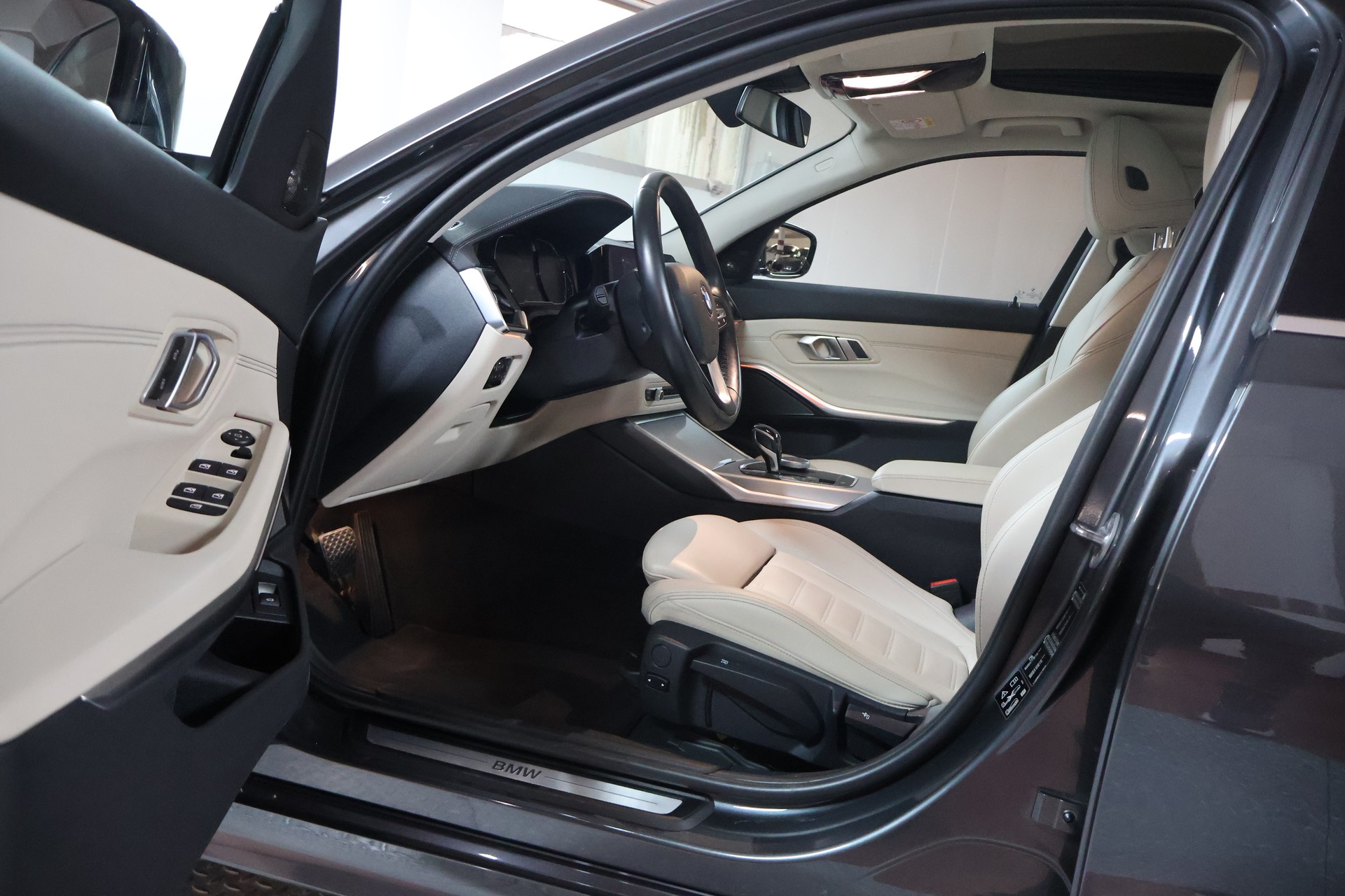 BMW 320d xDrive 48V Steptronic Luxury Line-image-8