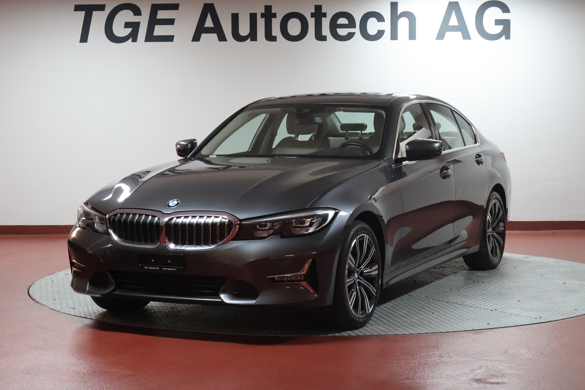 BMW 320d xDrive 48V Steptronic Luxury Line-showroom-element-1