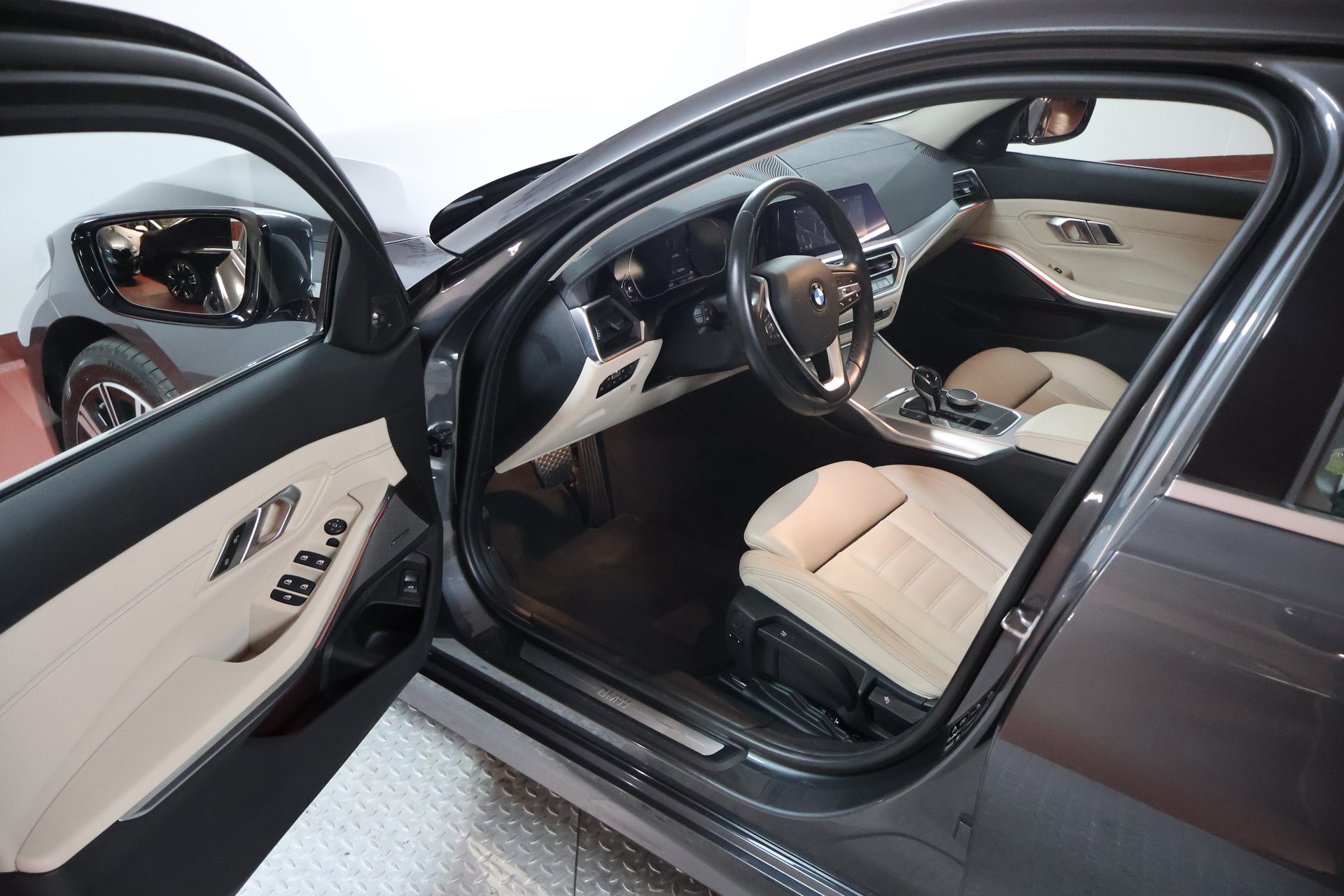 BMW 320d xDrive 48V Steptronic Luxury Line-image-6