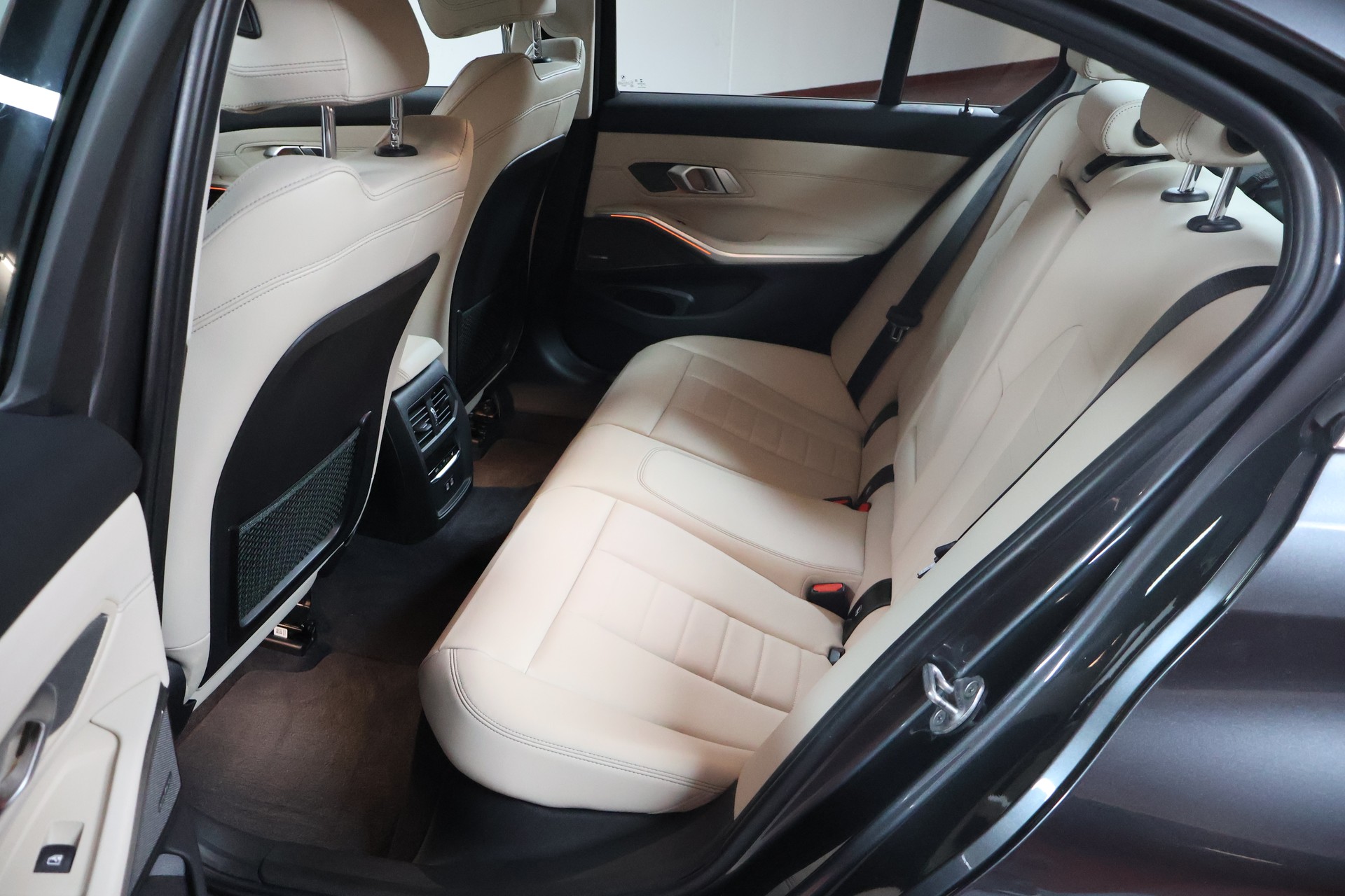 BMW 320d xDrive 48V Steptronic Luxury Line-image-18