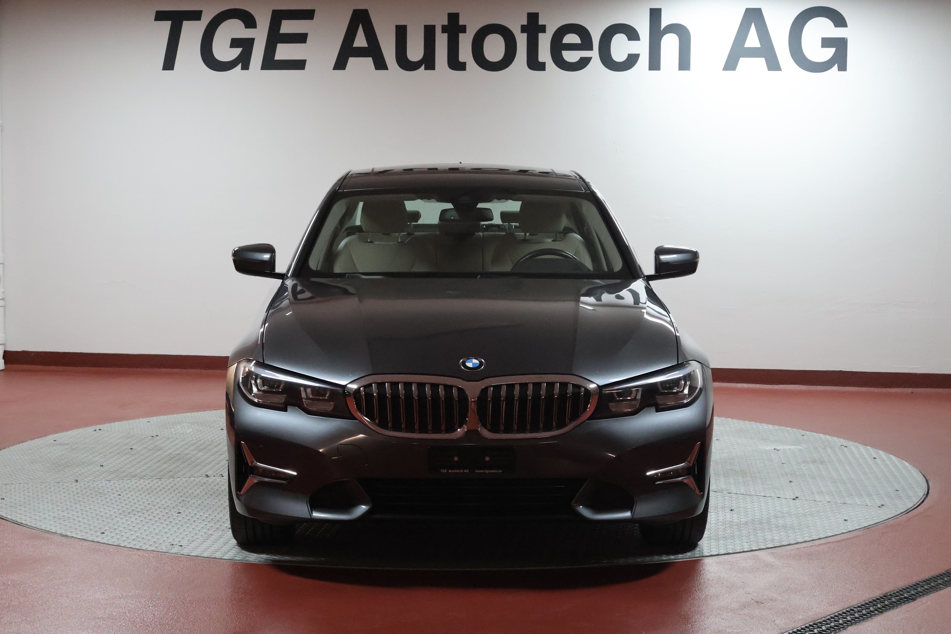 BMW 320d xDrive 48V Steptronic Luxury Line-showroom-element-2
