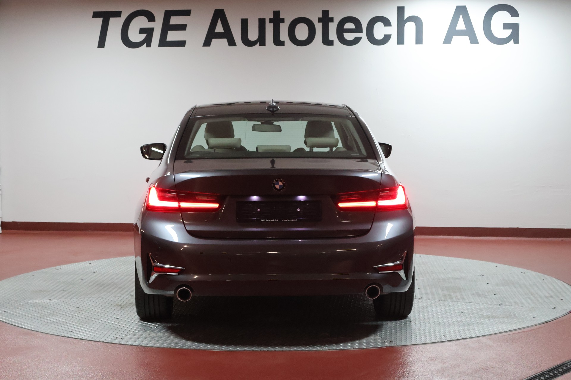 BMW 320d xDrive 48V Steptronic Luxury Line-image-21