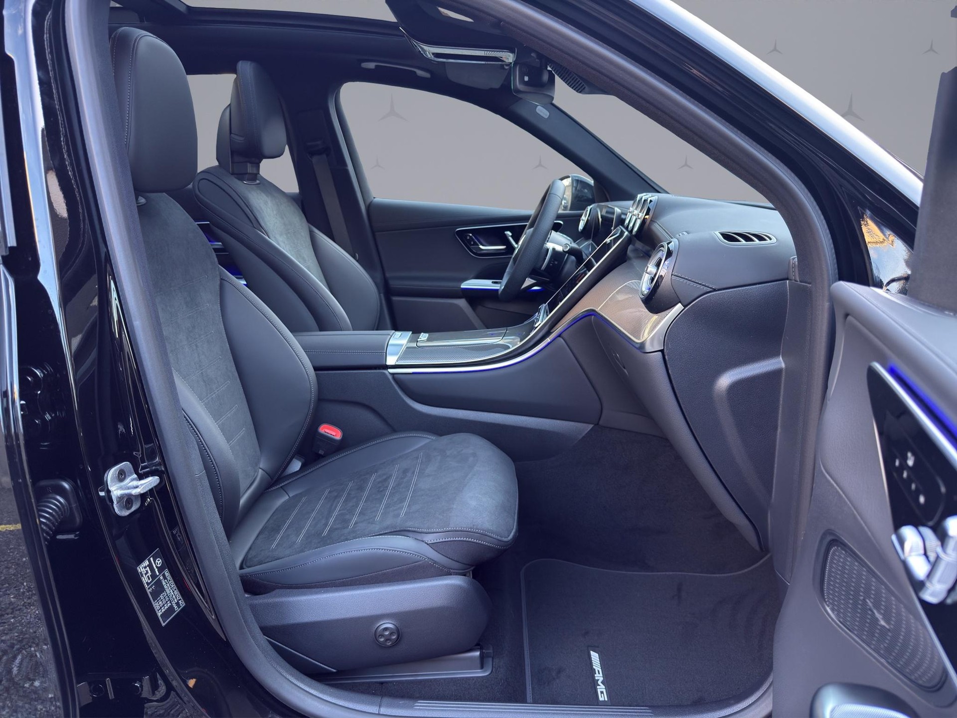 MERCEDES-BENZ GLC 200 AMG Line 4matic-image-16