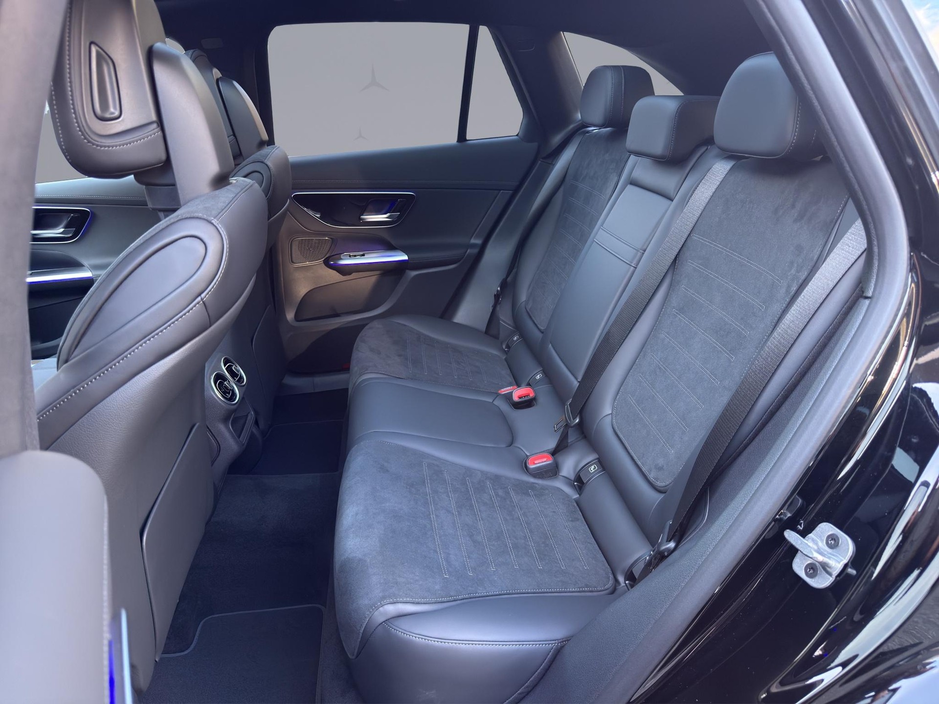 MERCEDES-BENZ GLC 200 AMG Line 4matic-image-12