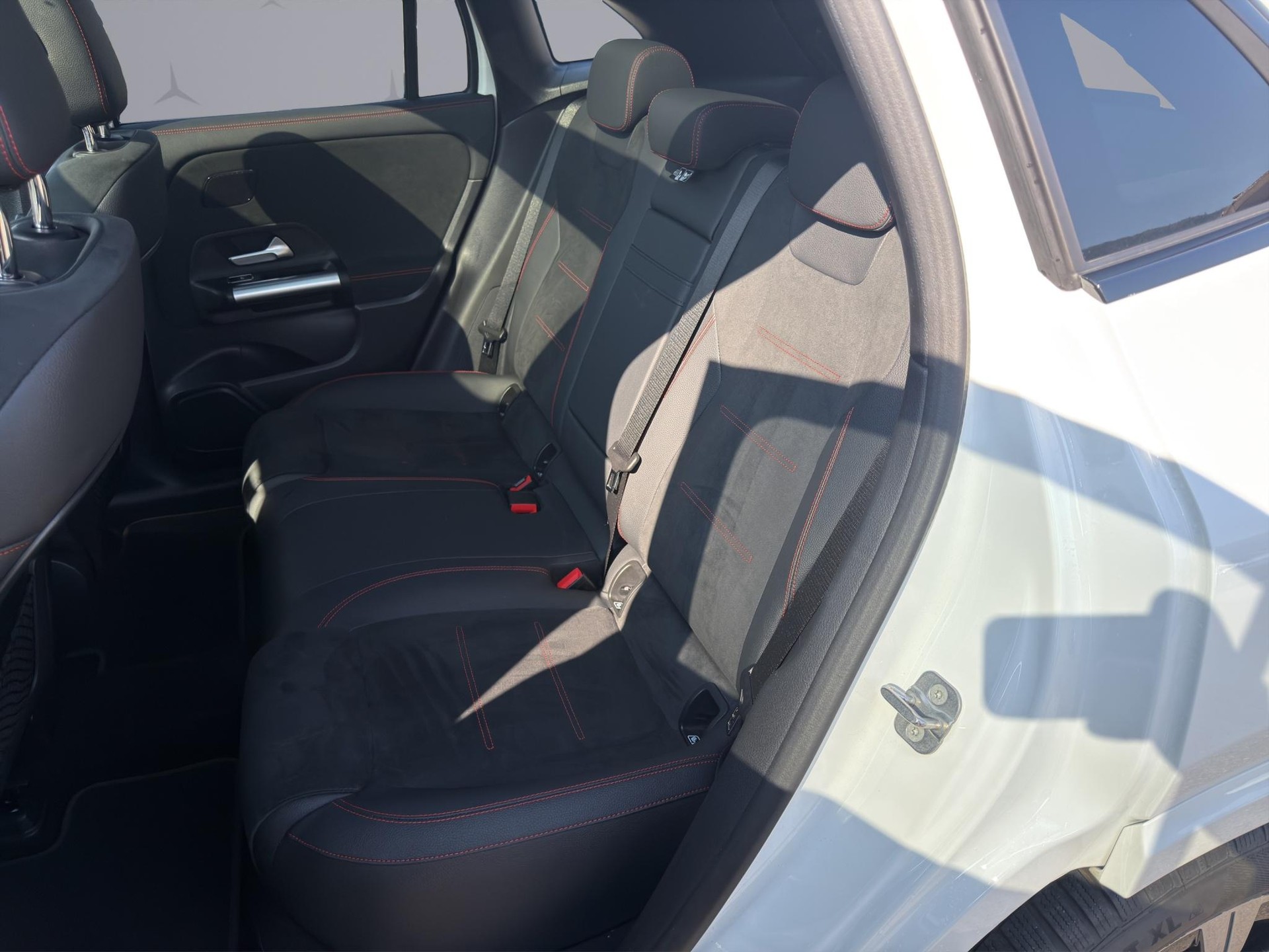MERCEDES-BENZ EQA 350 Swiss Star AMG Line 4matic-image-9