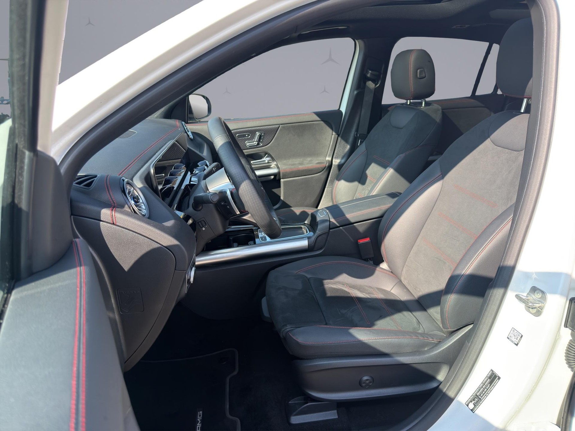 MERCEDES-BENZ EQA 350 Swiss Star AMG Line 4matic-image-8