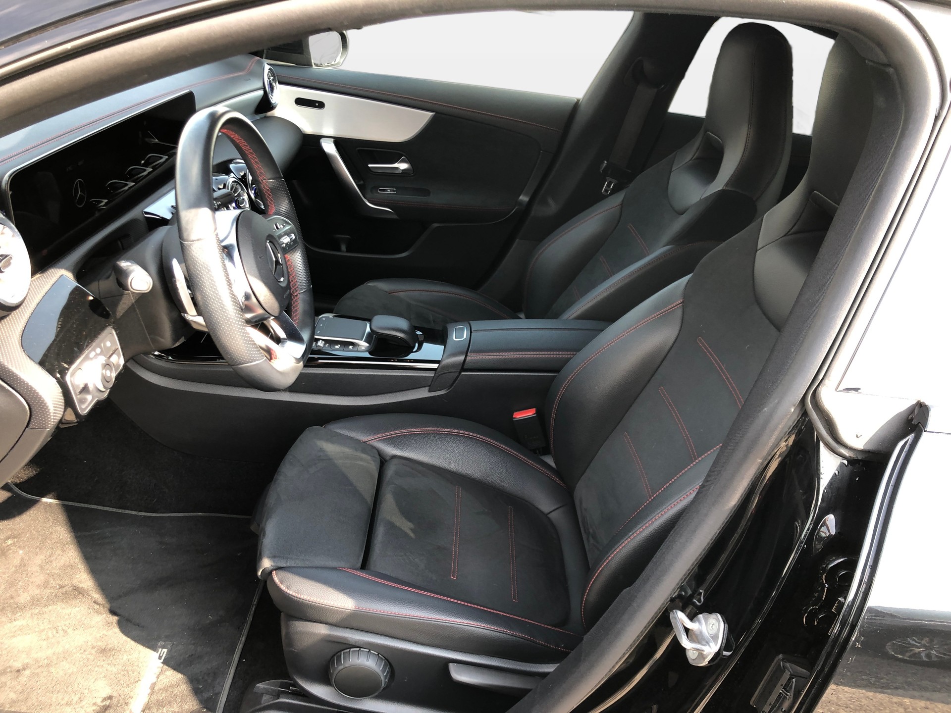 MERCEDES-BENZ CLA 180 AMG Line 7G-DCT-image-14