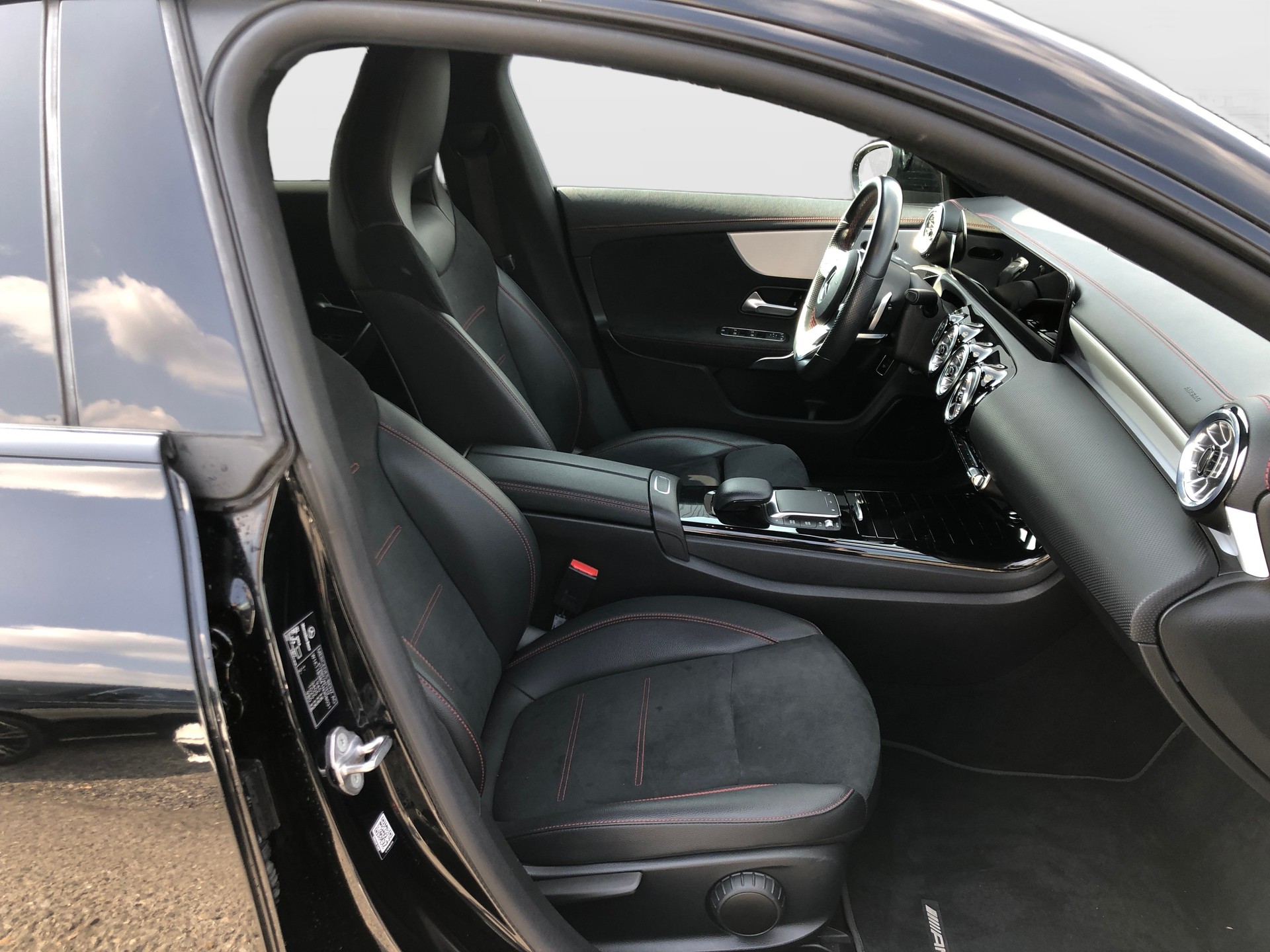 MERCEDES-BENZ CLA 180 AMG Line 7G-DCT-image-13