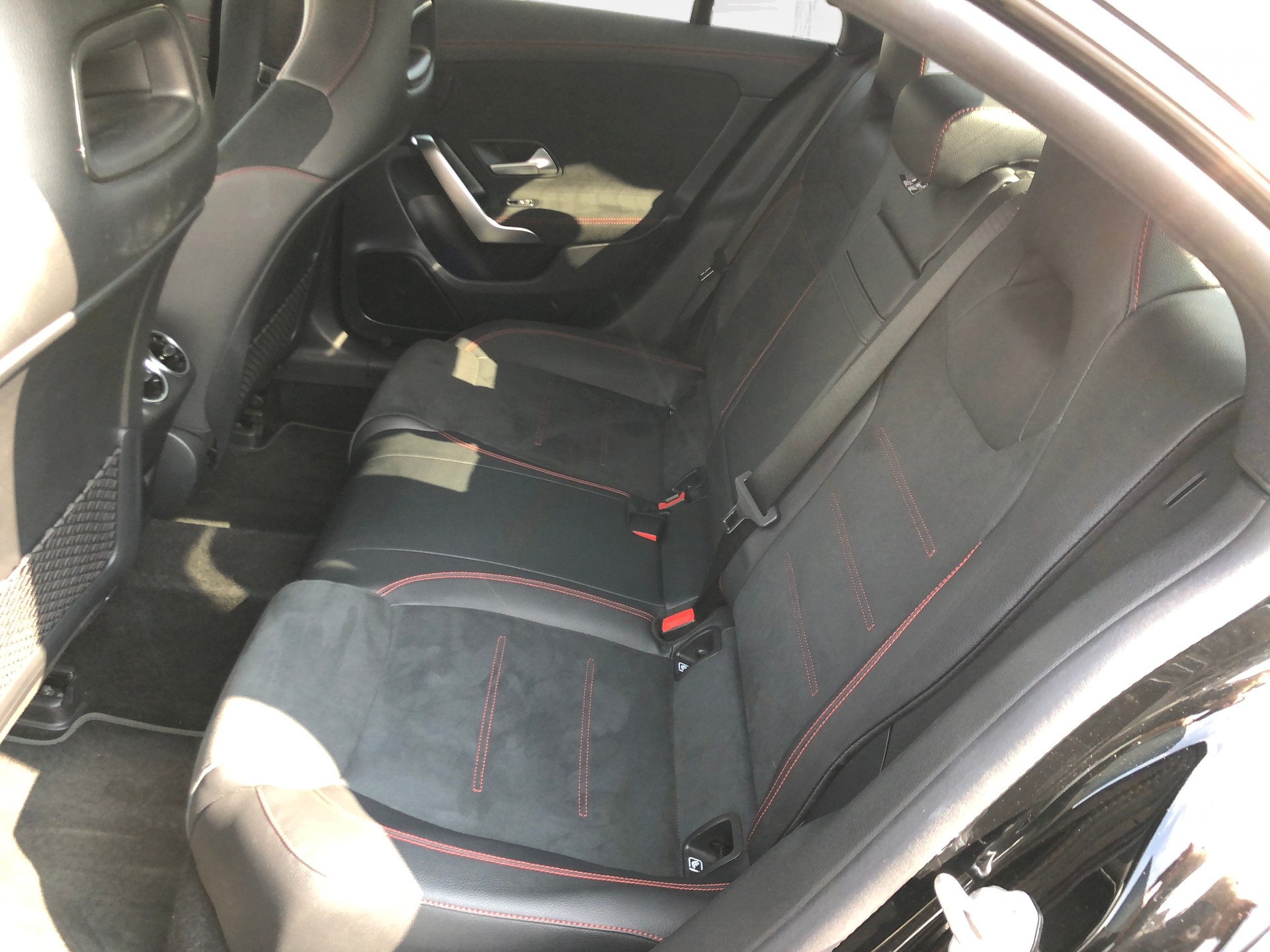 MERCEDES-BENZ CLA 180 AMG Line 7G-DCT-image-15