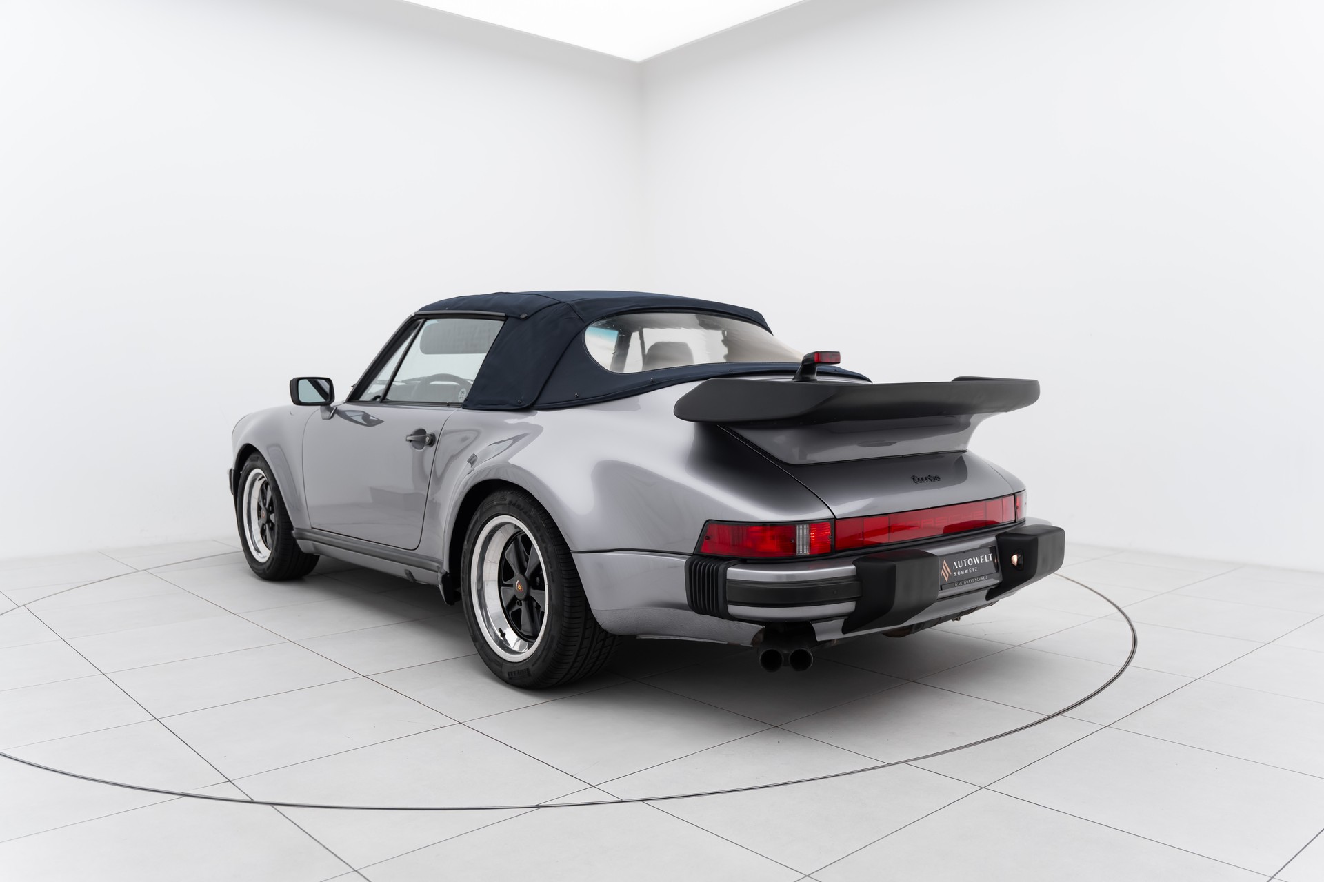 PORSCHE 911 Turbo Cabriolet-showroom-element-2