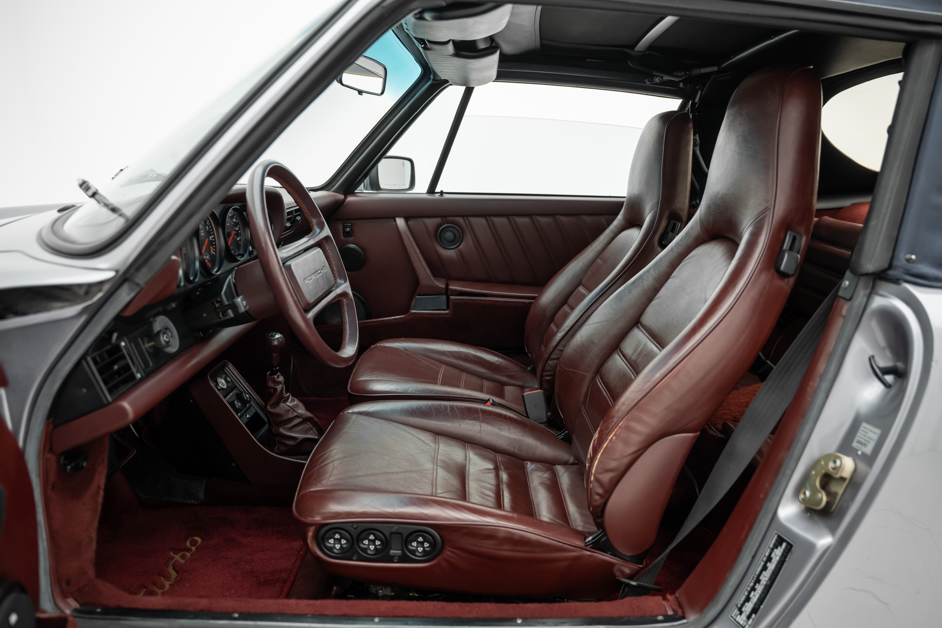 PORSCHE 911 Turbo Cabriolet-image-5