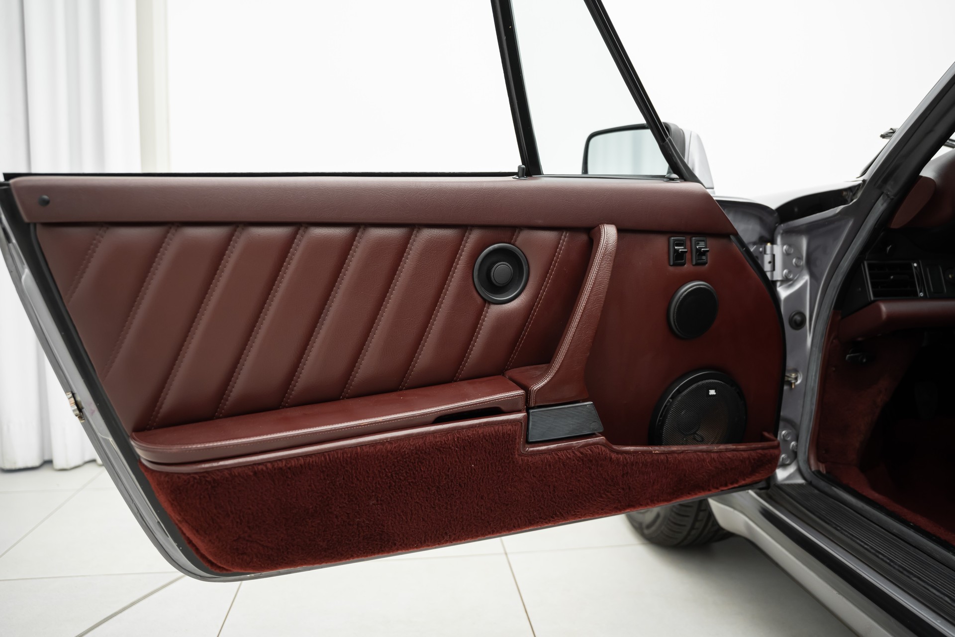 PORSCHE 911 Turbo Cabriolet-image-9