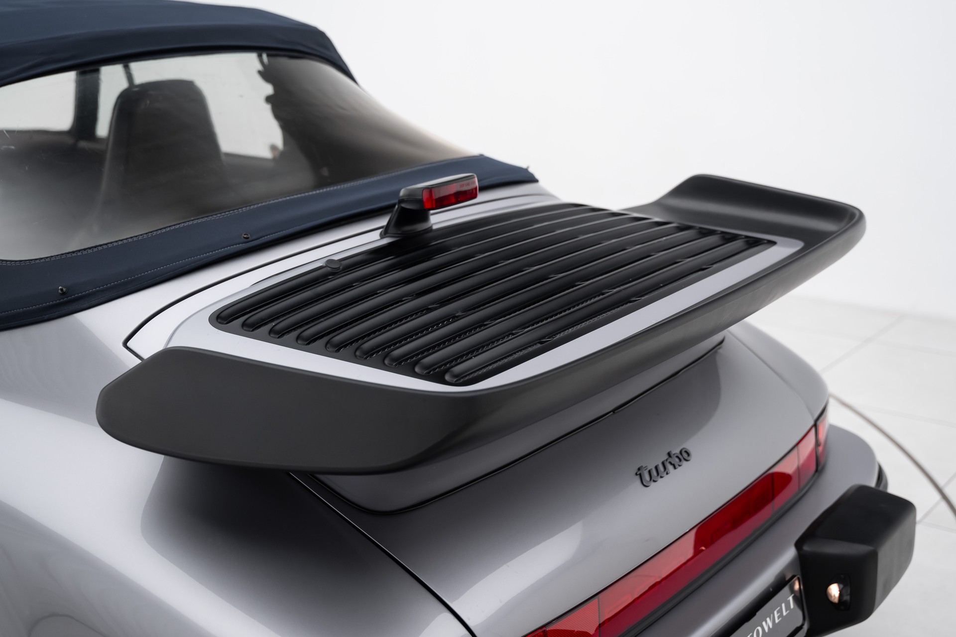 PORSCHE 911 Turbo Cabriolet-image-19